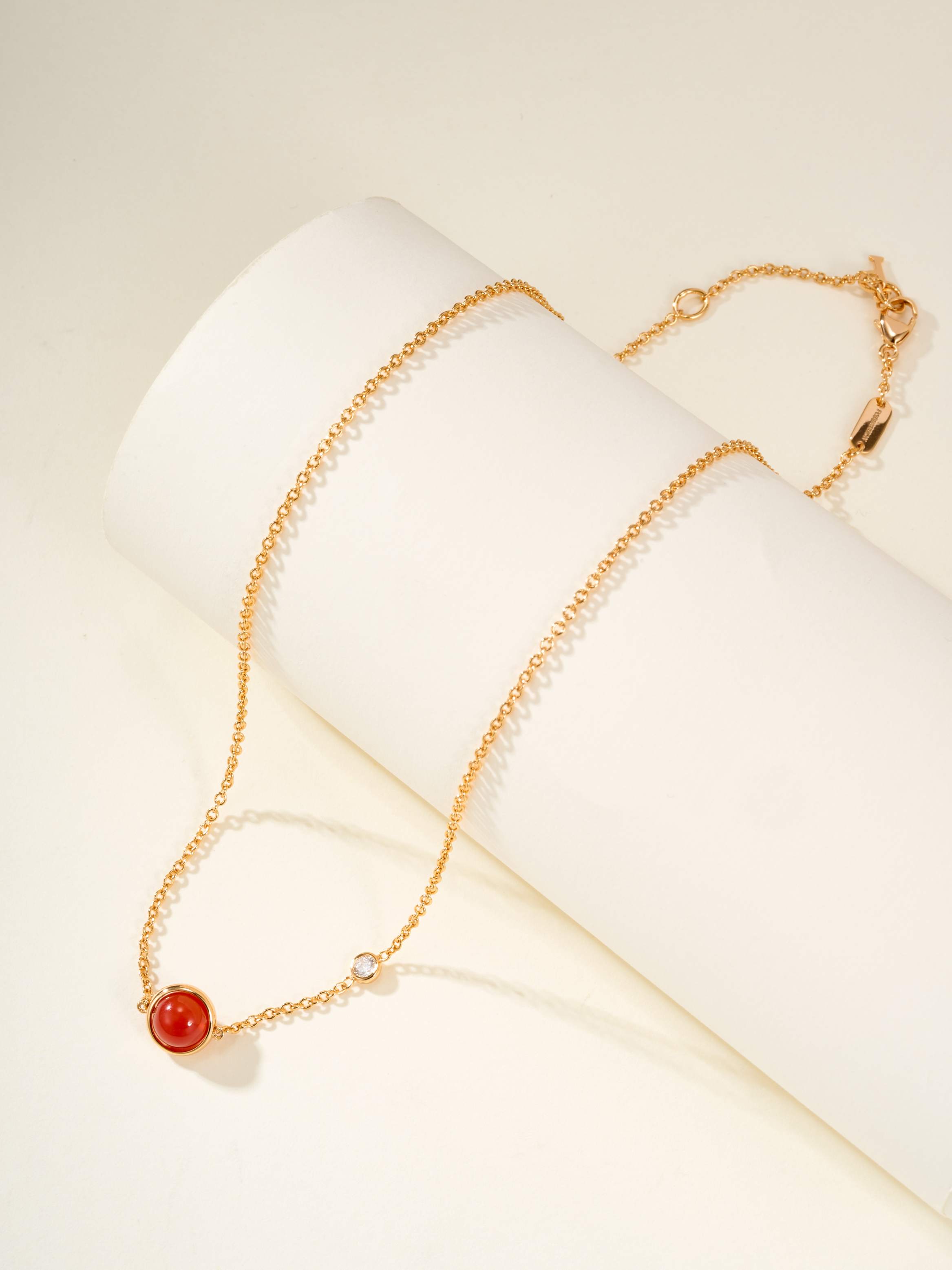  PIAGET Posesin comes to operate natural stone bead necklace