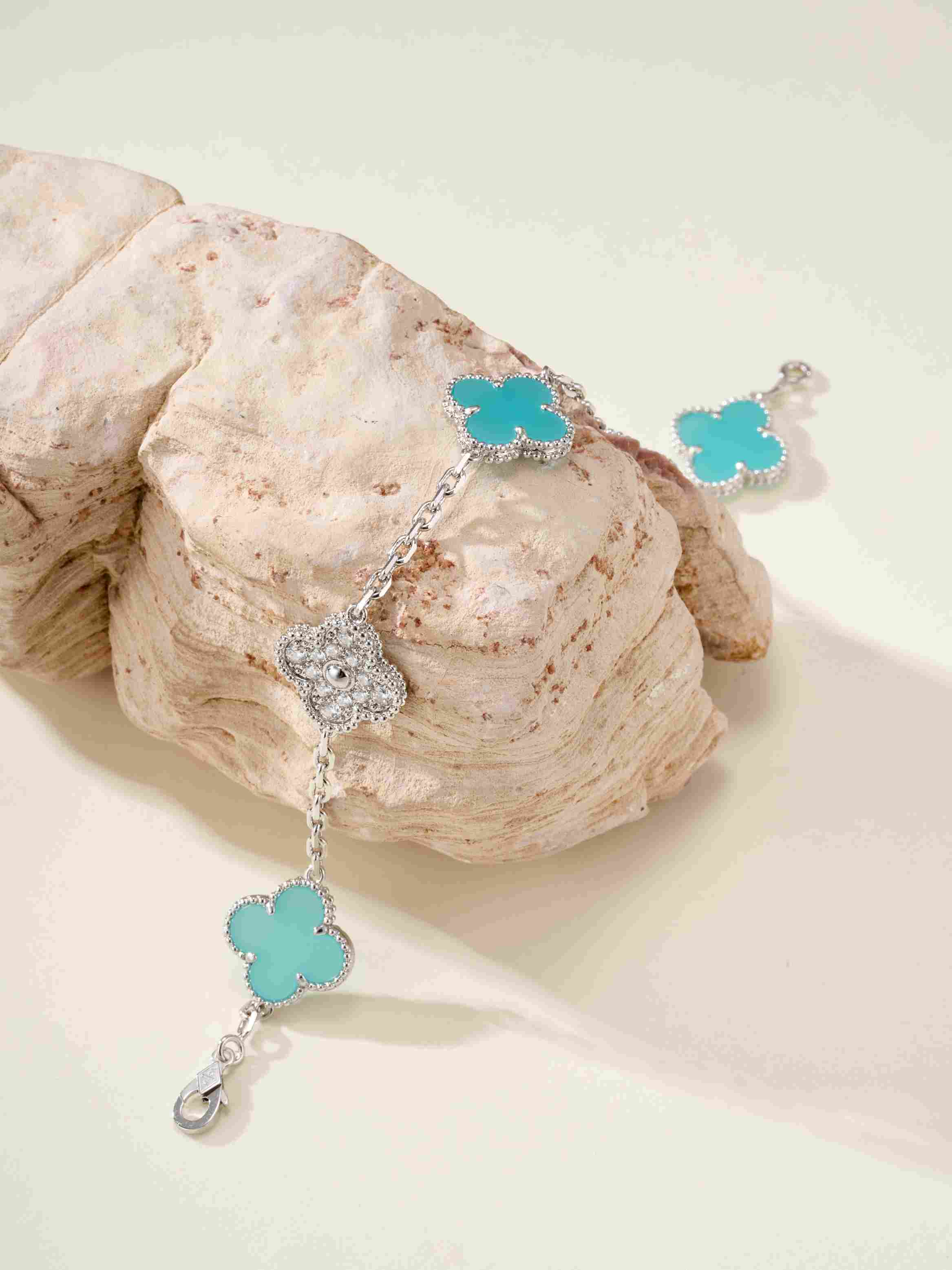 Four Leaf Clover Diamond Tianhe Stone Five Flower Bracelet