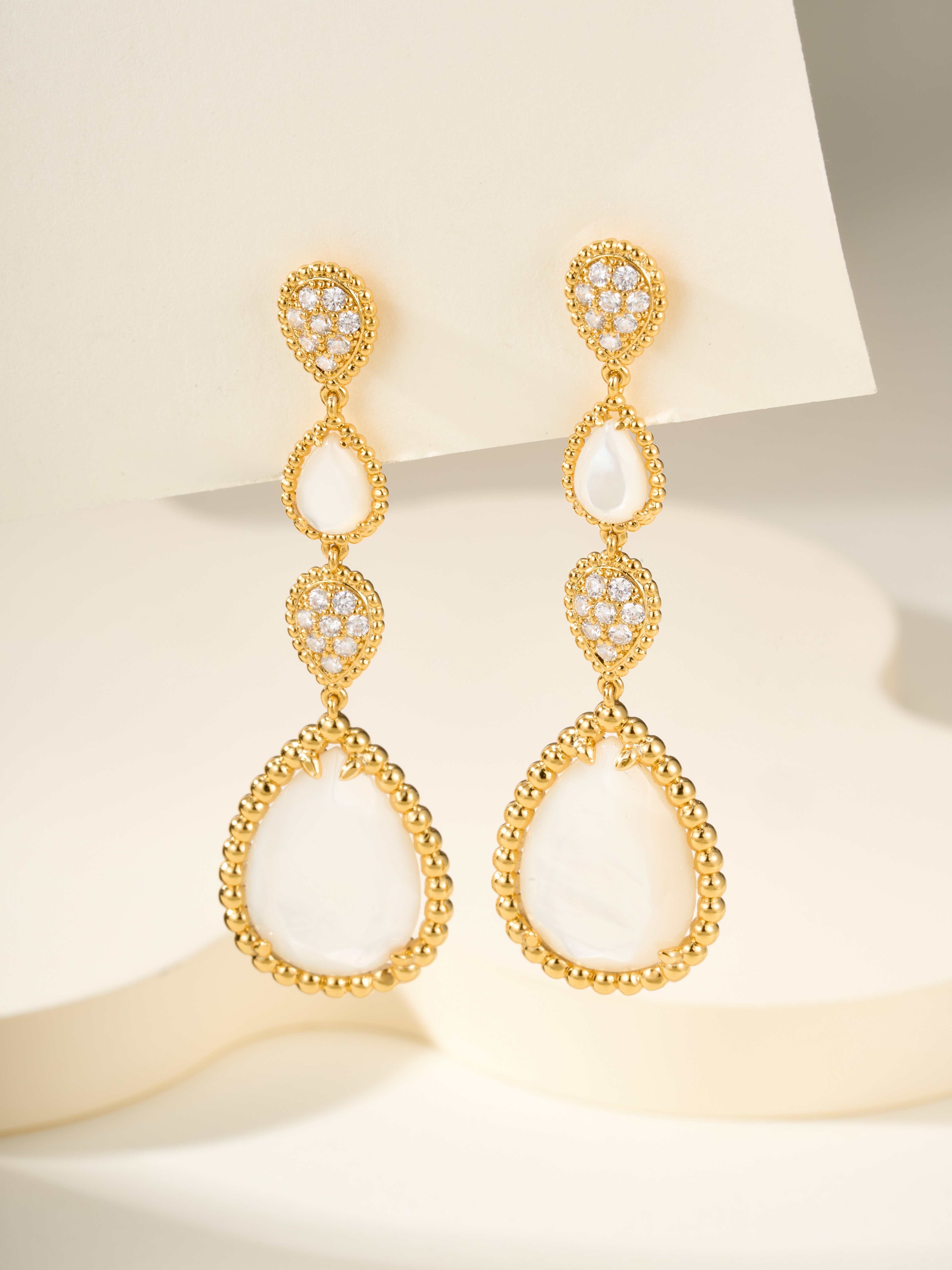 BOUCHERON Large Waterdrop Color Ear Nails