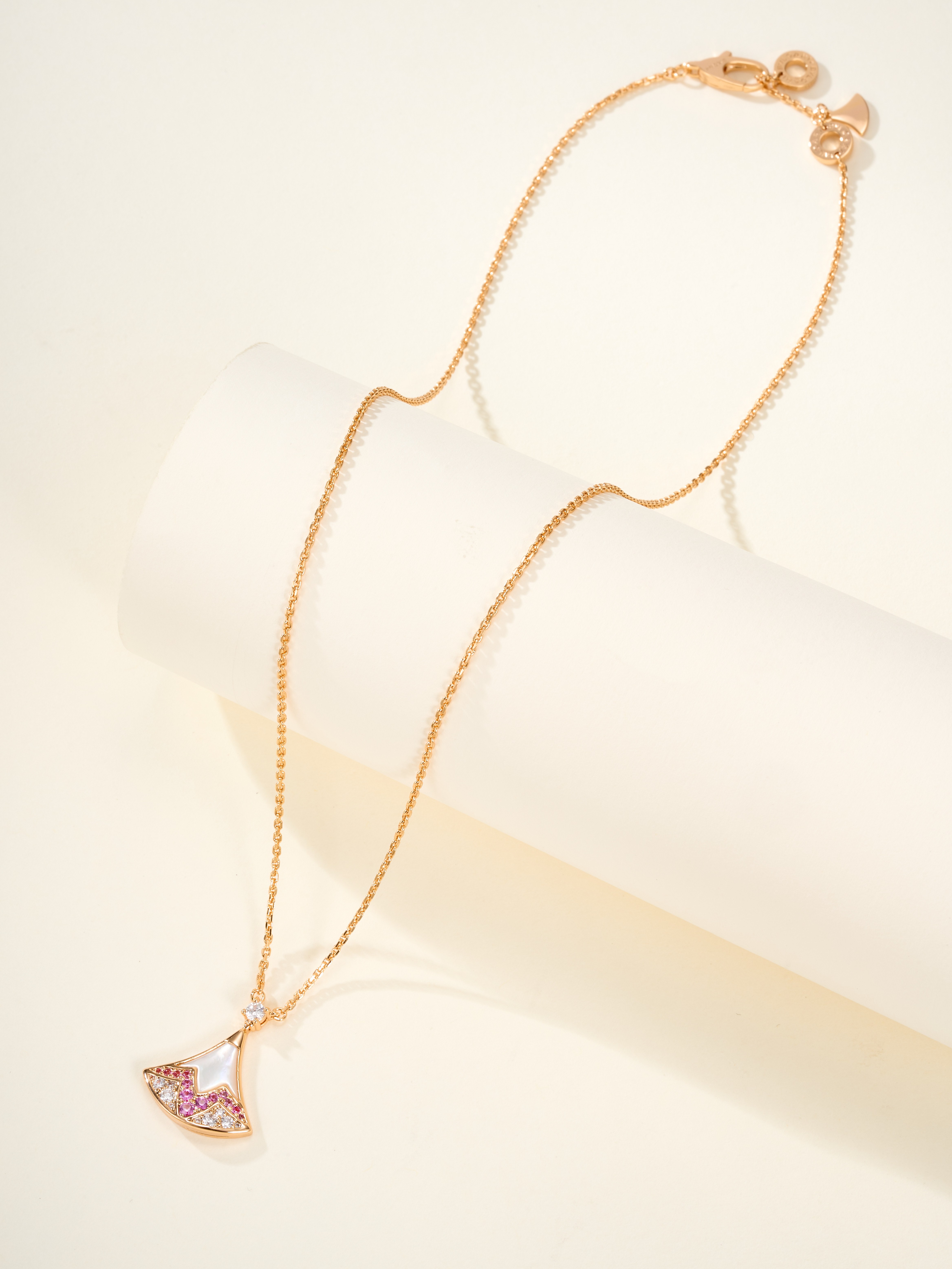 New Small Fan Crown Beimu Red Diamond Necklace