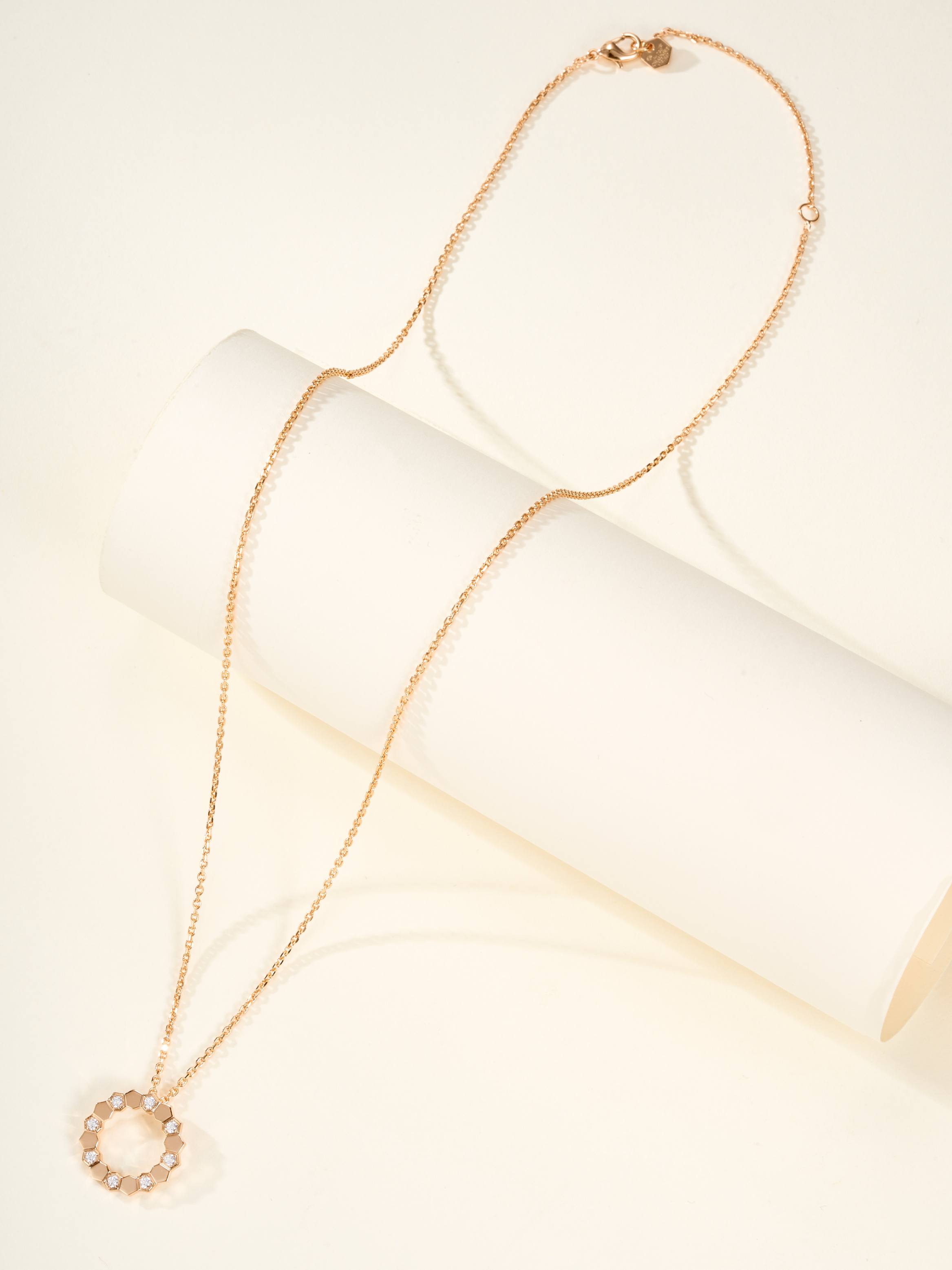 Honeycomb Small Room Diamond Round Necklace