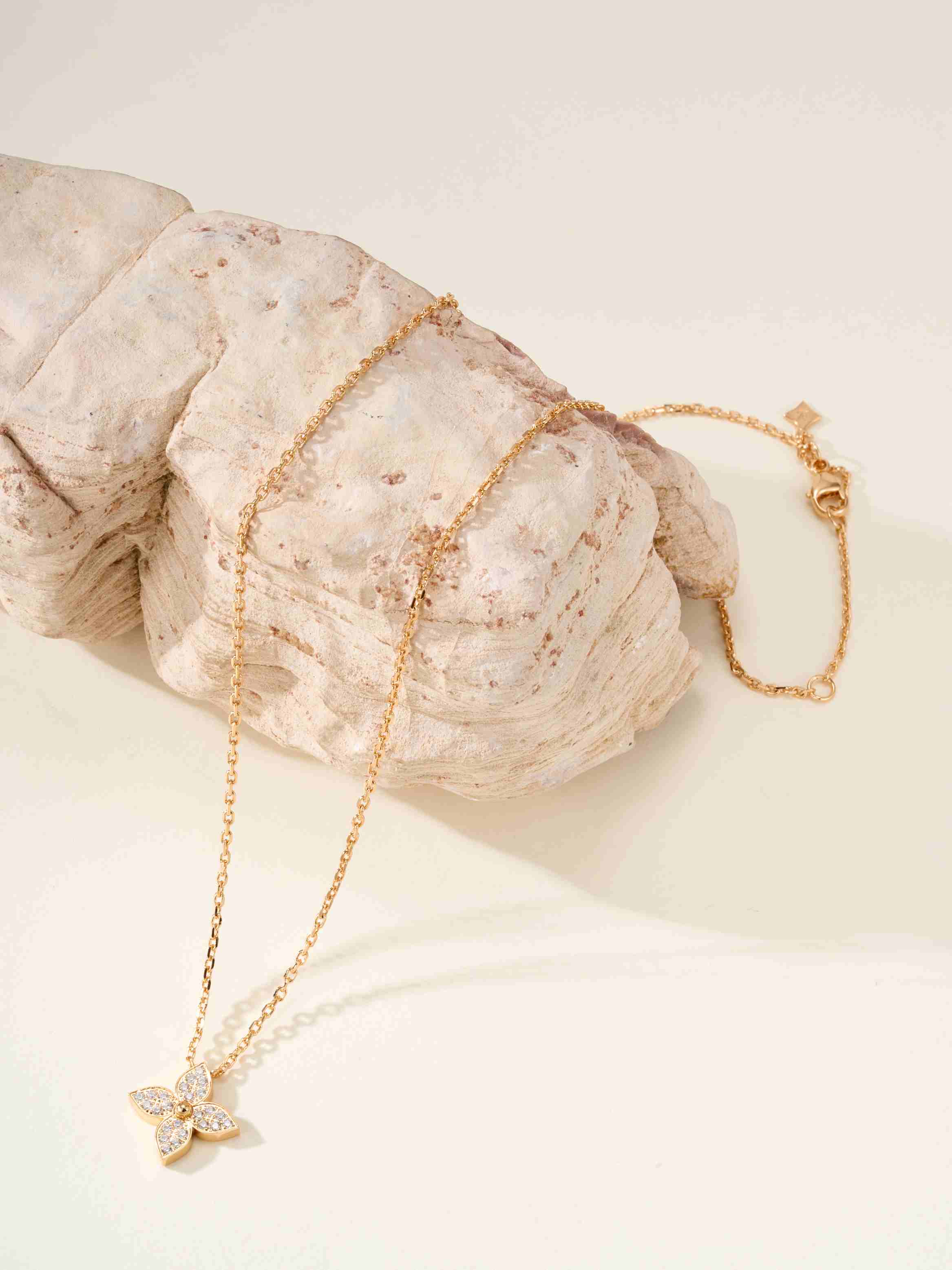 Four Photo Flower Full Diamond Necklace (CNC Version)