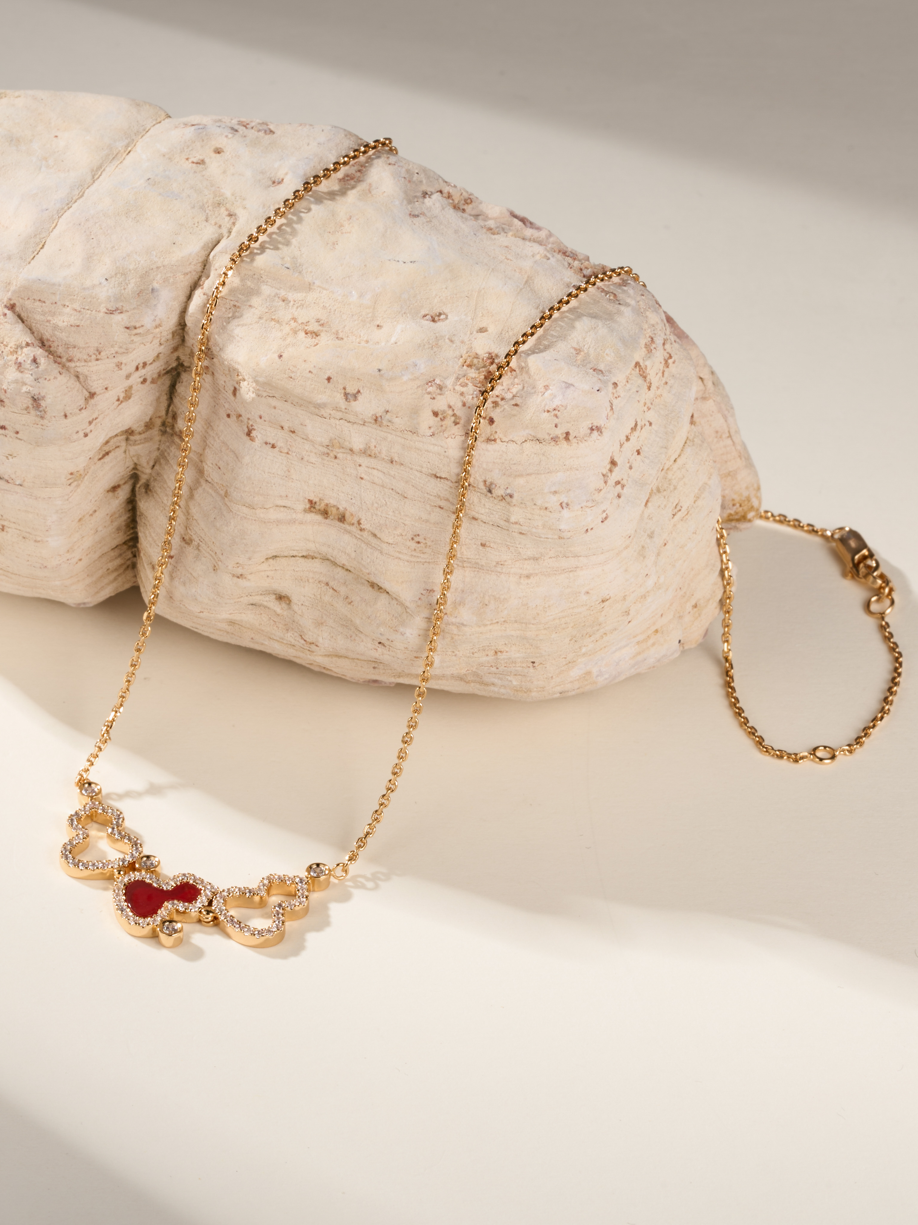 New Hulu 520 Limited Edition Red Agate Necklace