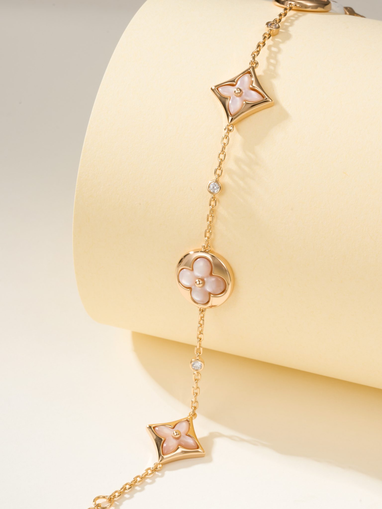 LV Classic Four Pollen Fritillaria 3-Diamond Bracelet (Rose Gold Pink Fritillaria)