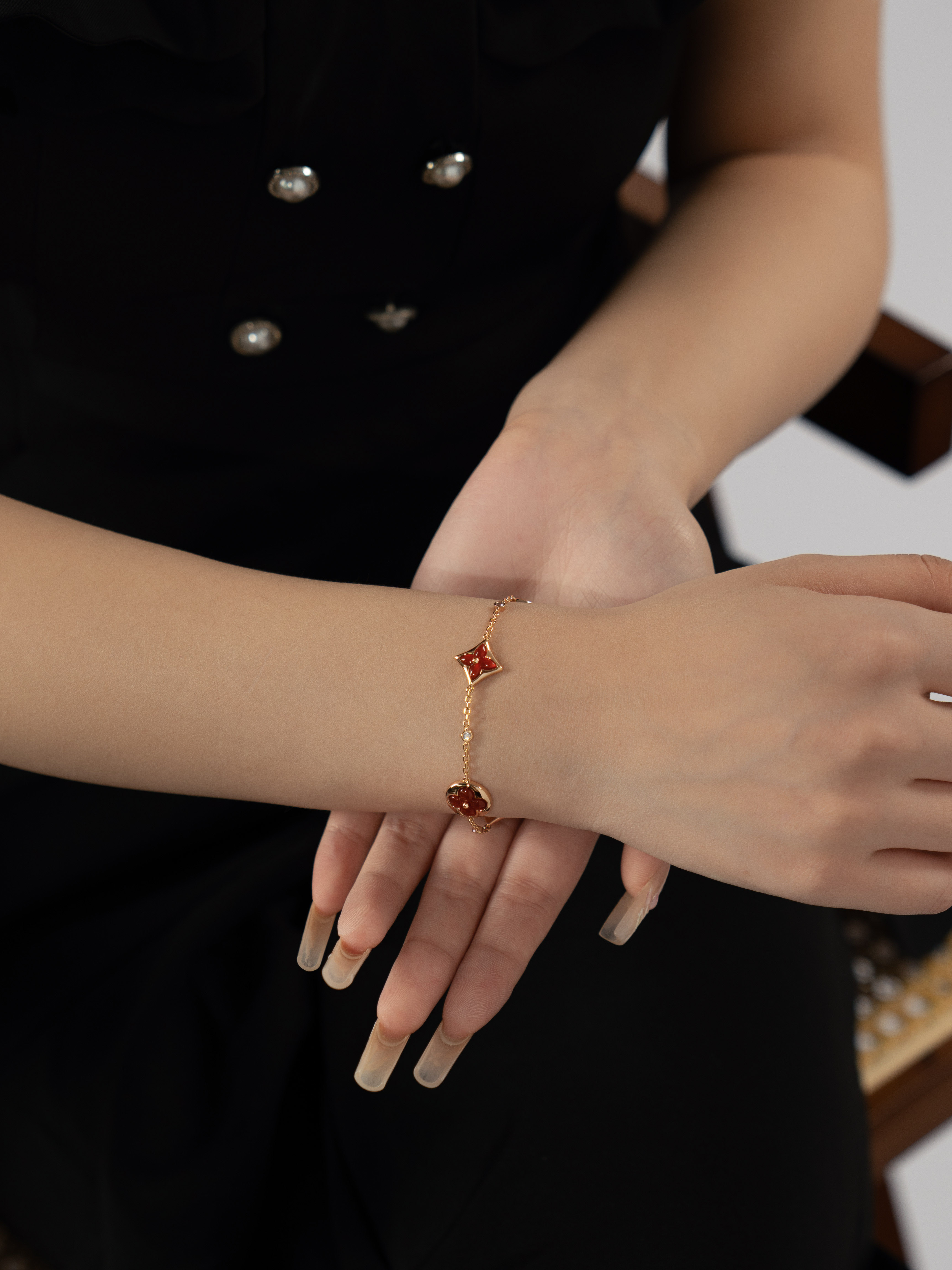   LV Classic Four Flower Ruby 3-Diamond Bracelet (Rose Gold Ruby)