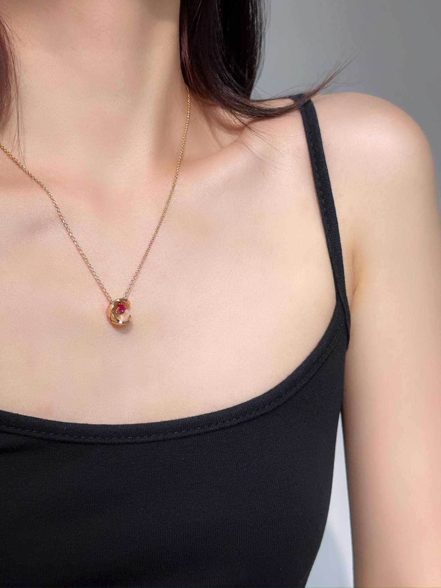 New CoCo CRUSH diamond grid (red diamond in the middle) necklace