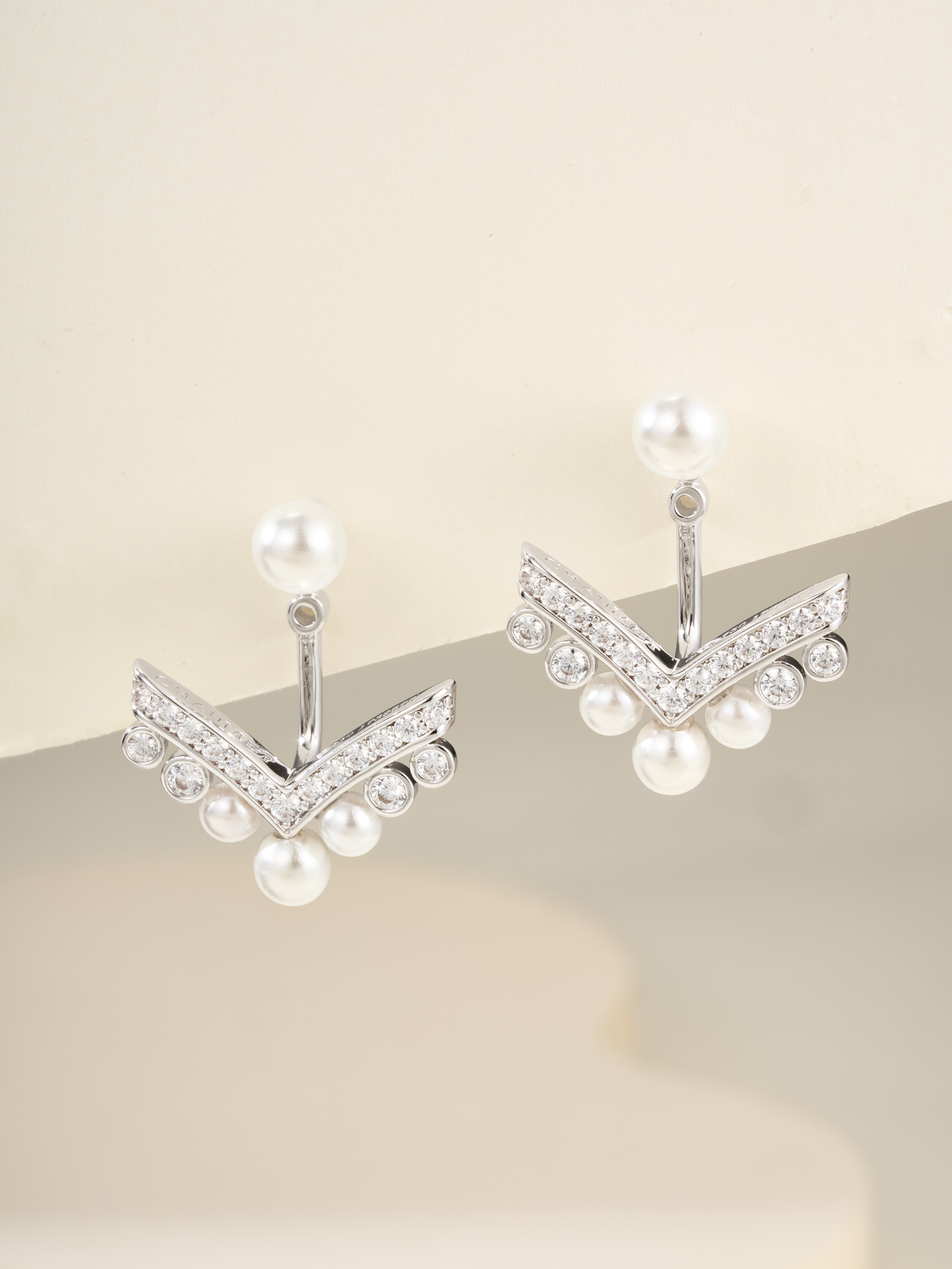 CHAUMET Joseph Pearl Earrings