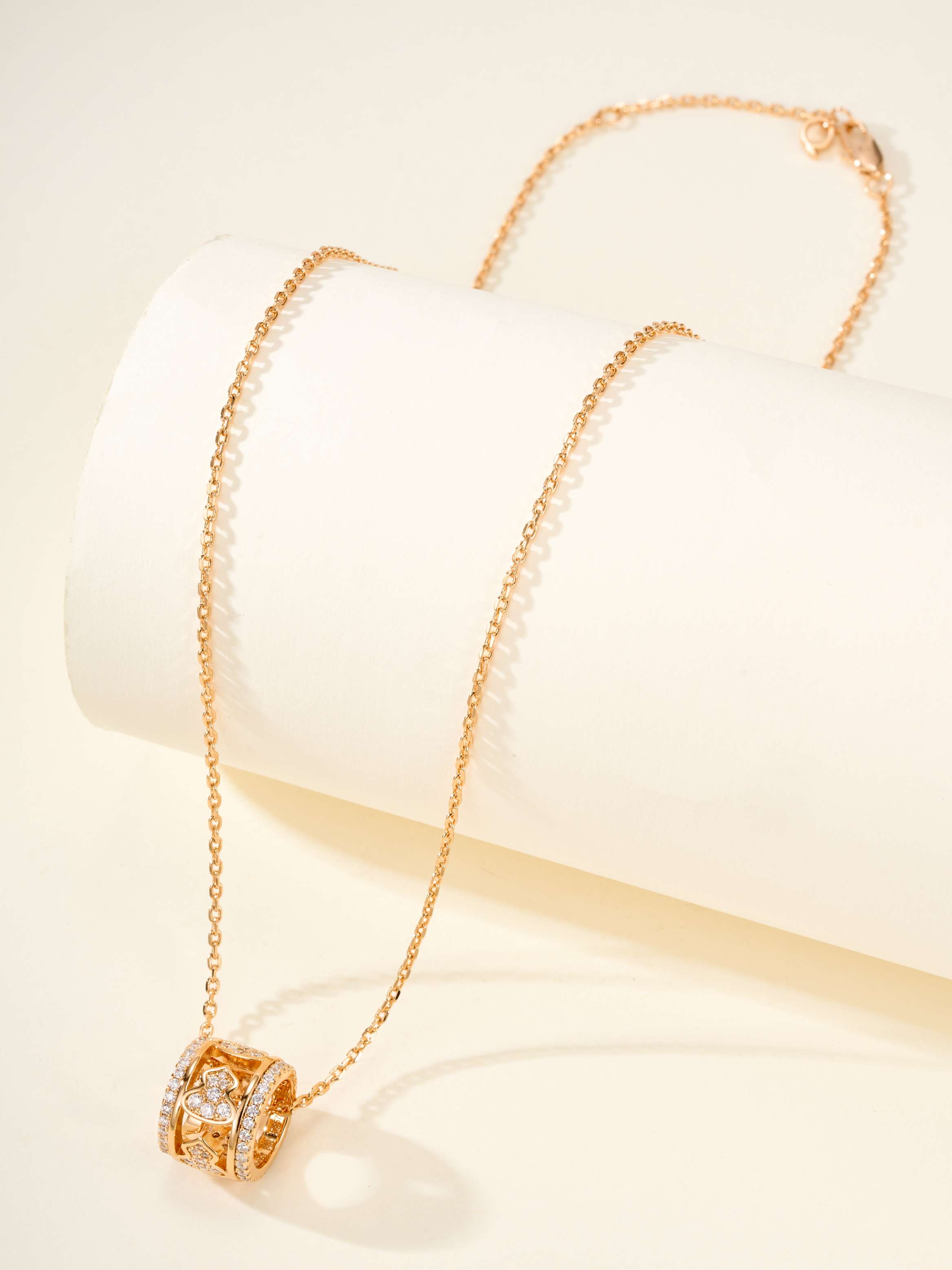 Circle full diamond gourd necklace