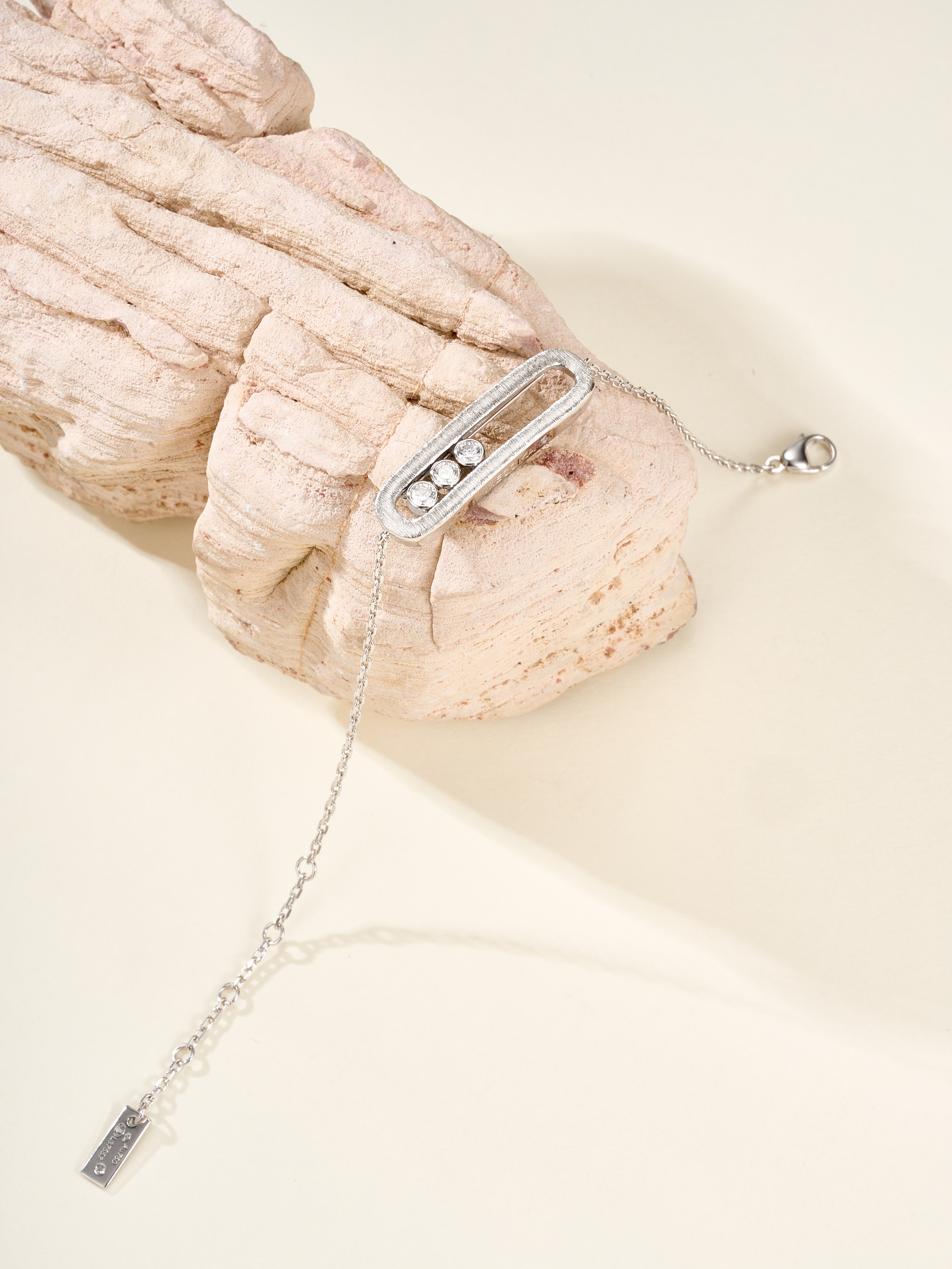   Move Classique Cisel é Engraved 3-Diamond Bracelet