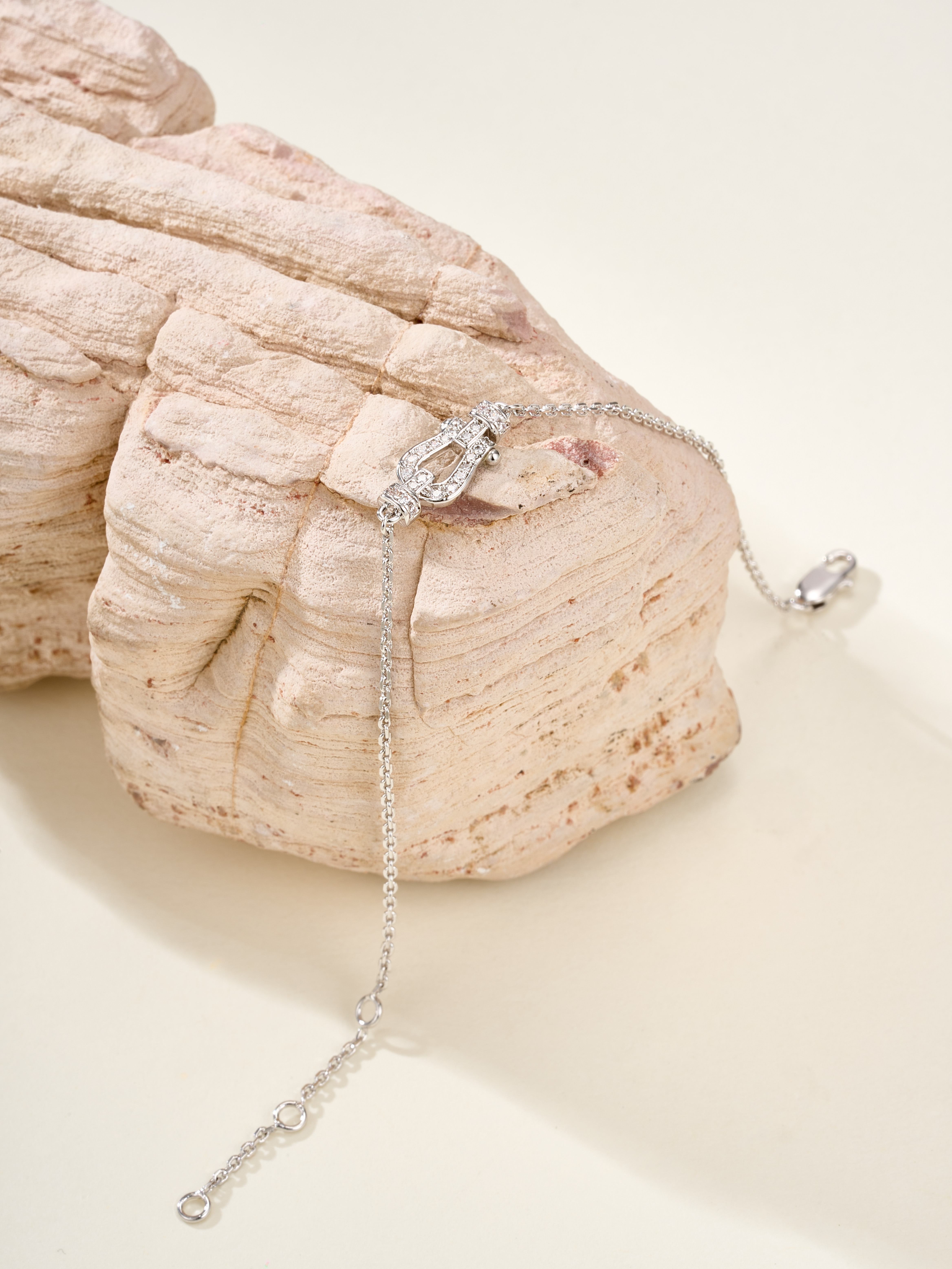 Mini Full Diamond Small Horseshoe Buckle Bracelet