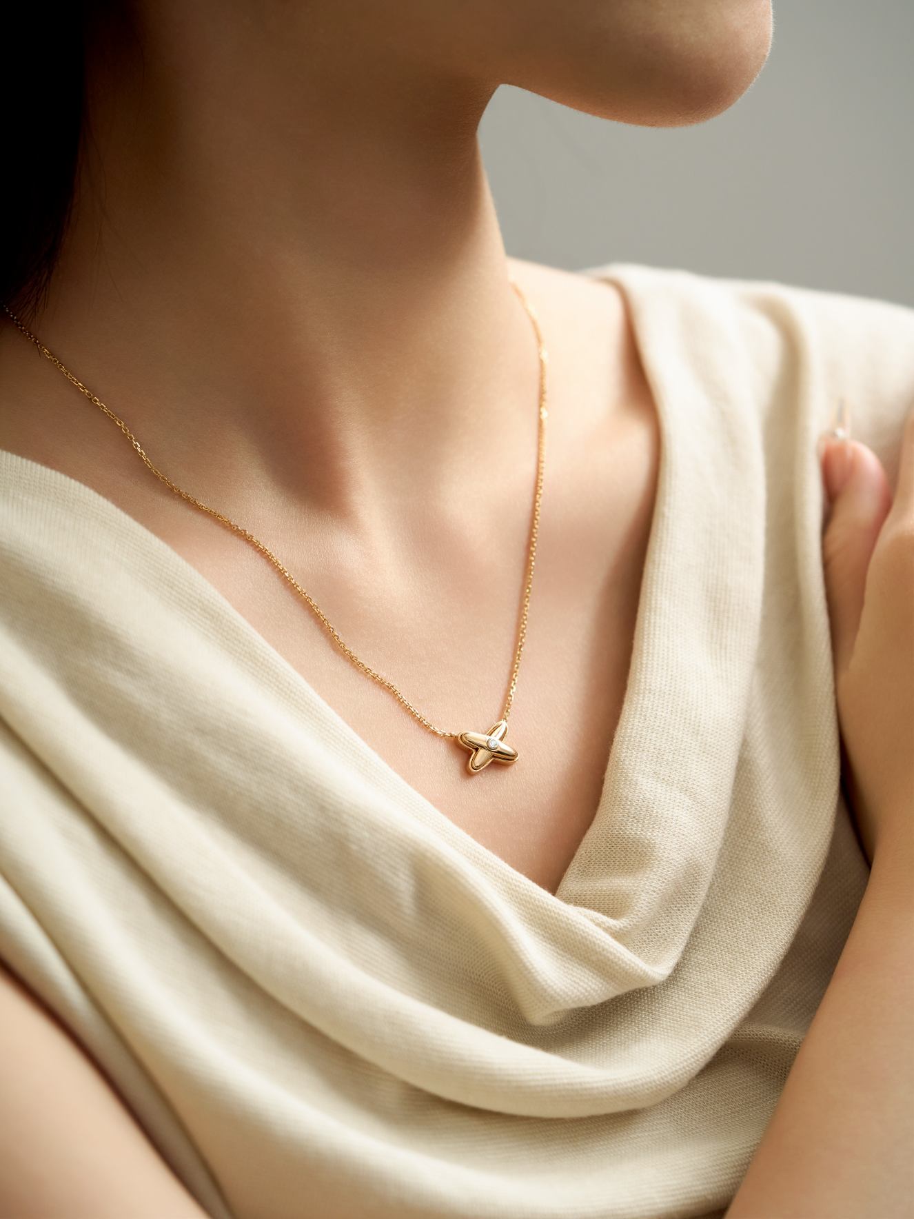 New Cross shaped Diamond Set Necklace