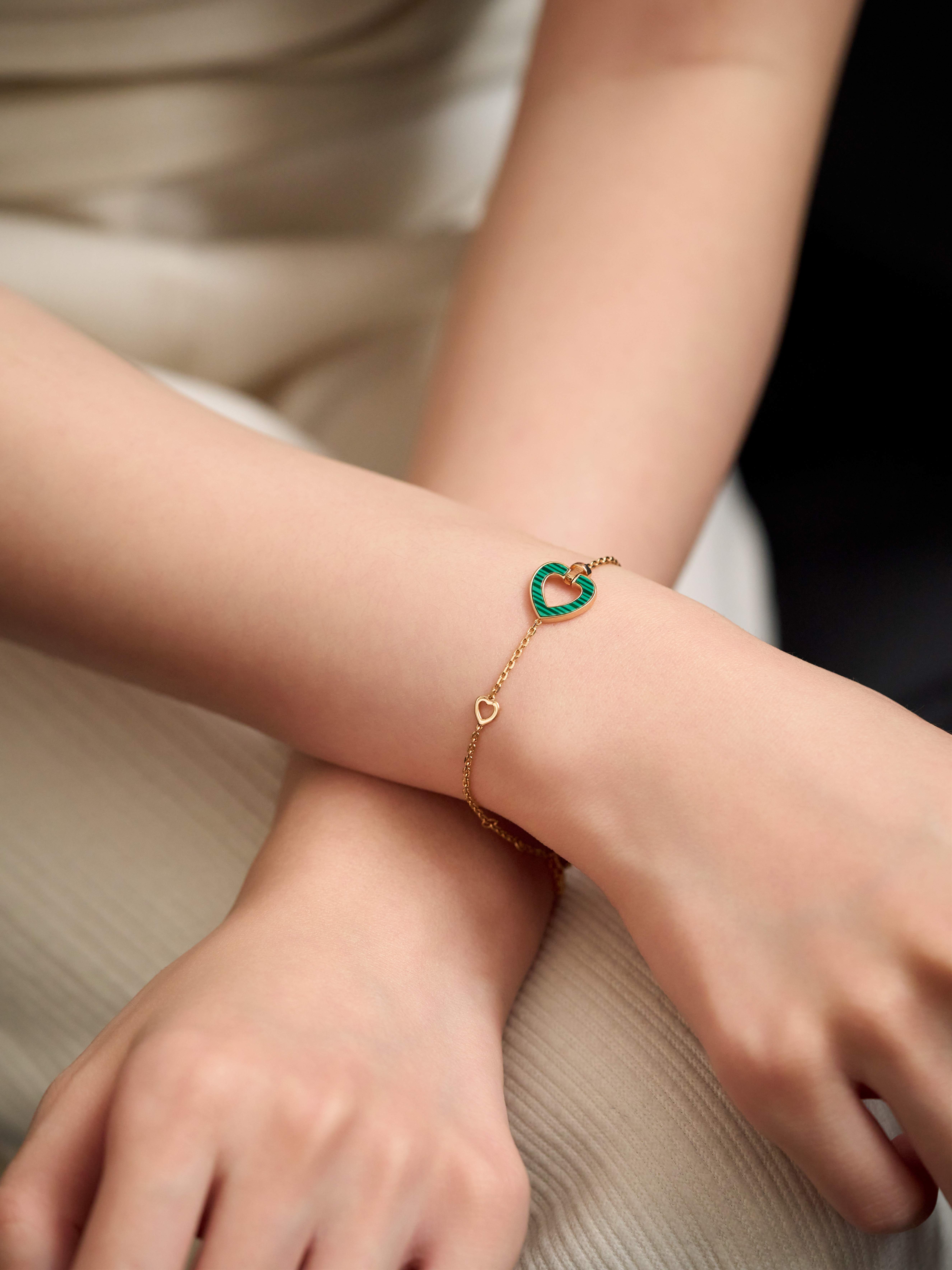 FRED Pretty Woman White Shell Peacock Stone Bracelet