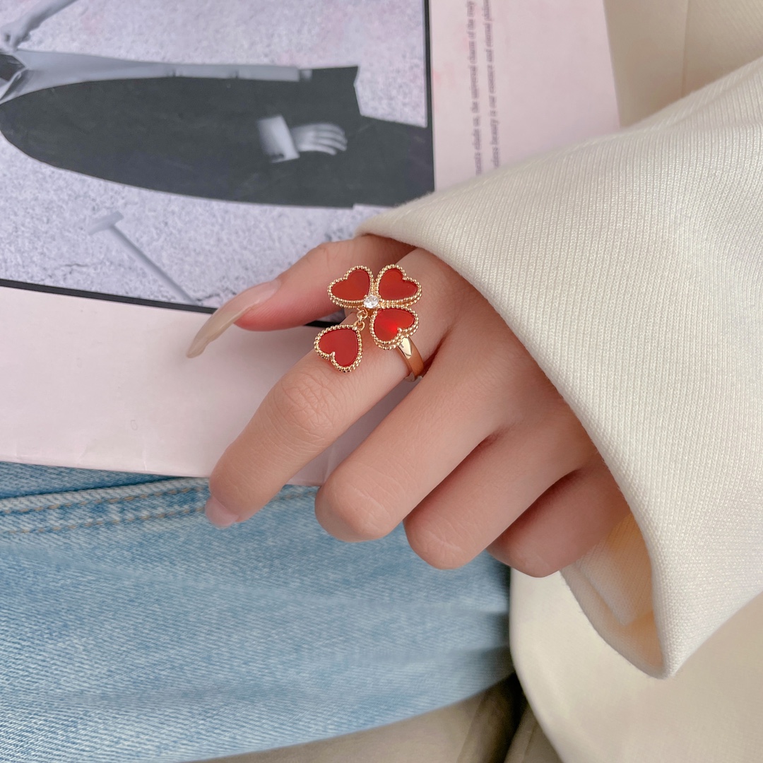 Sweet Alhambra Effect Ring (Ruby)