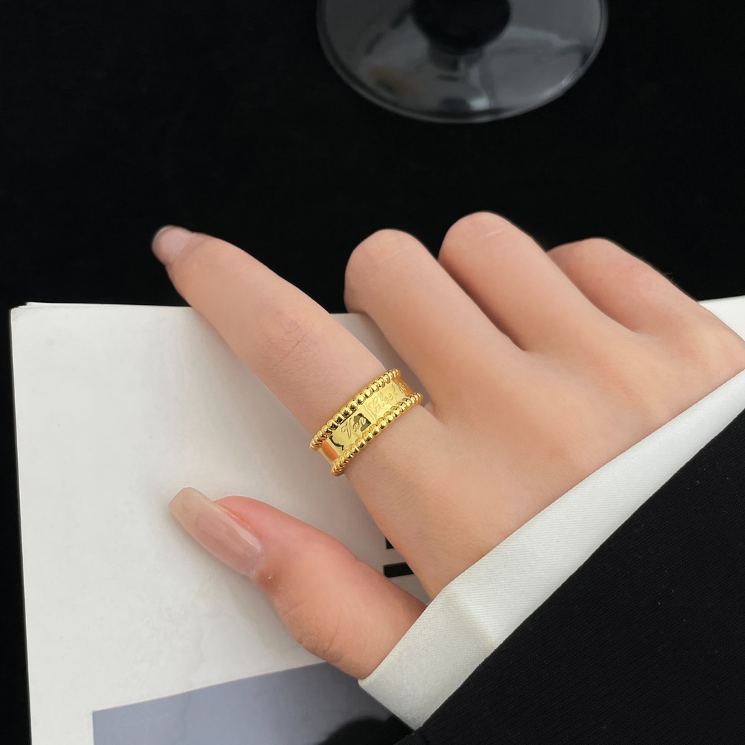 V Family Classic Signature Ring