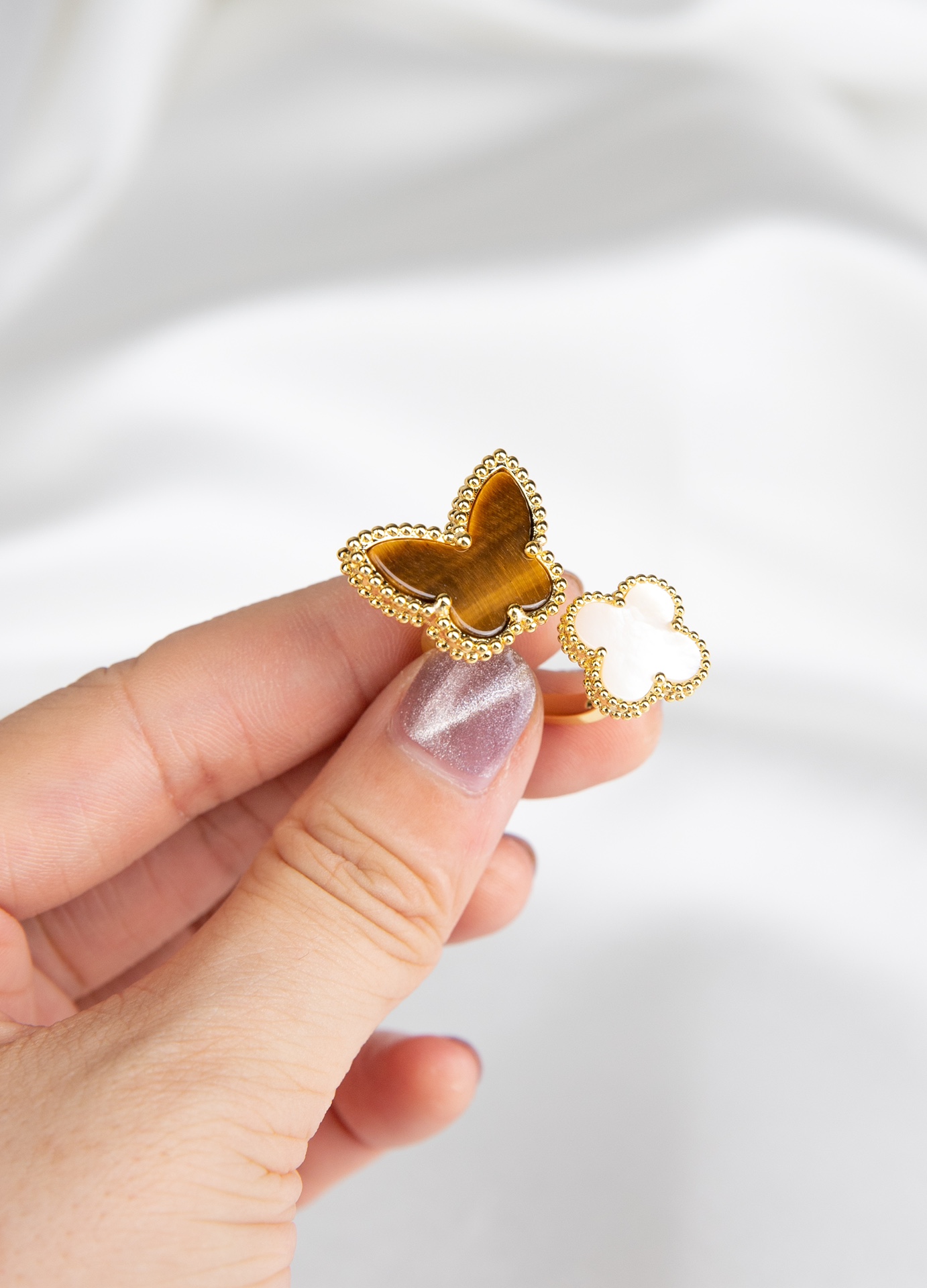 Lucky Alhambra Finger Flower Ring (White Shell+Coweye Stone)