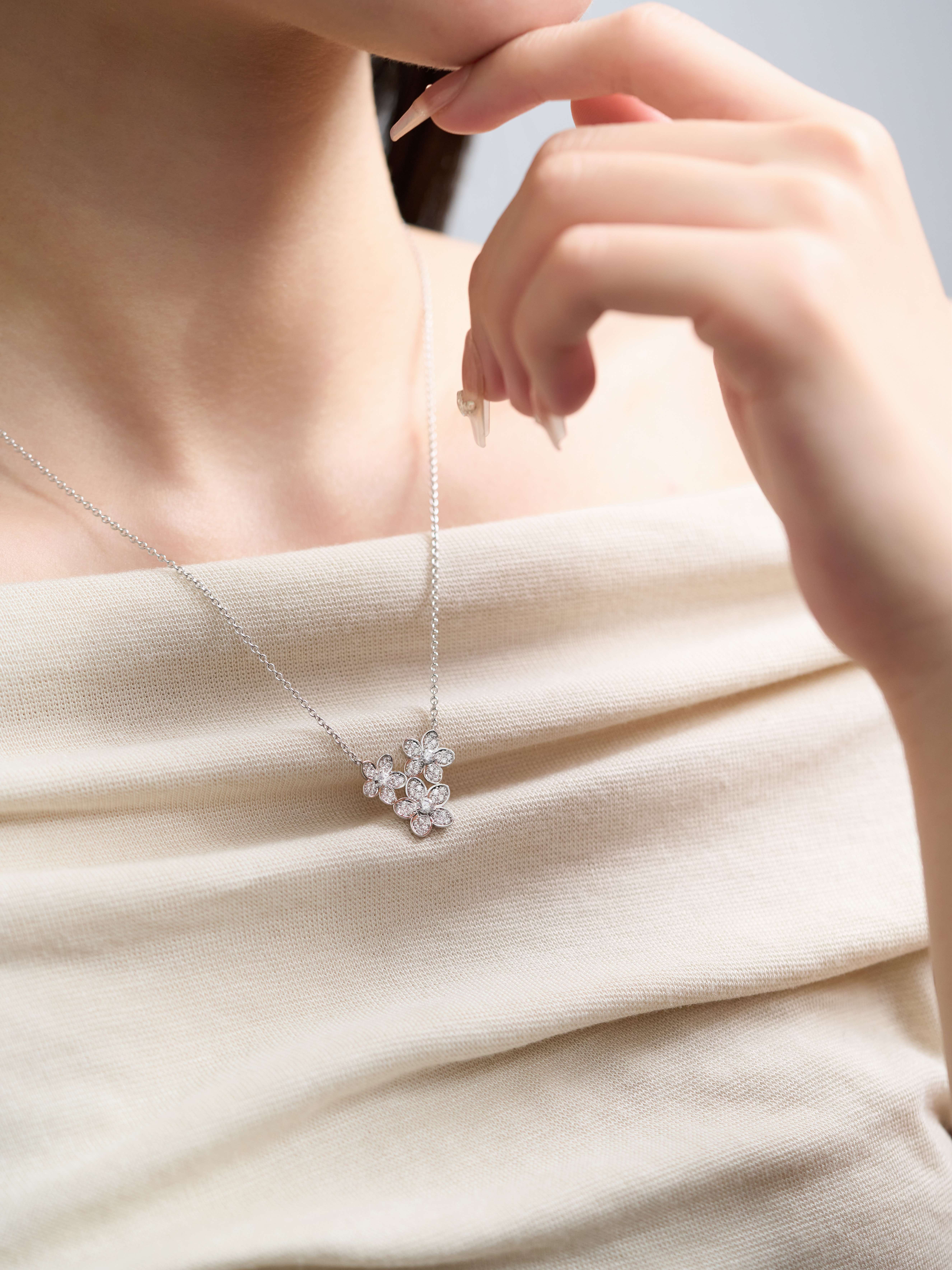 Graff Three Flower Diamond Set Necklace (Color White)