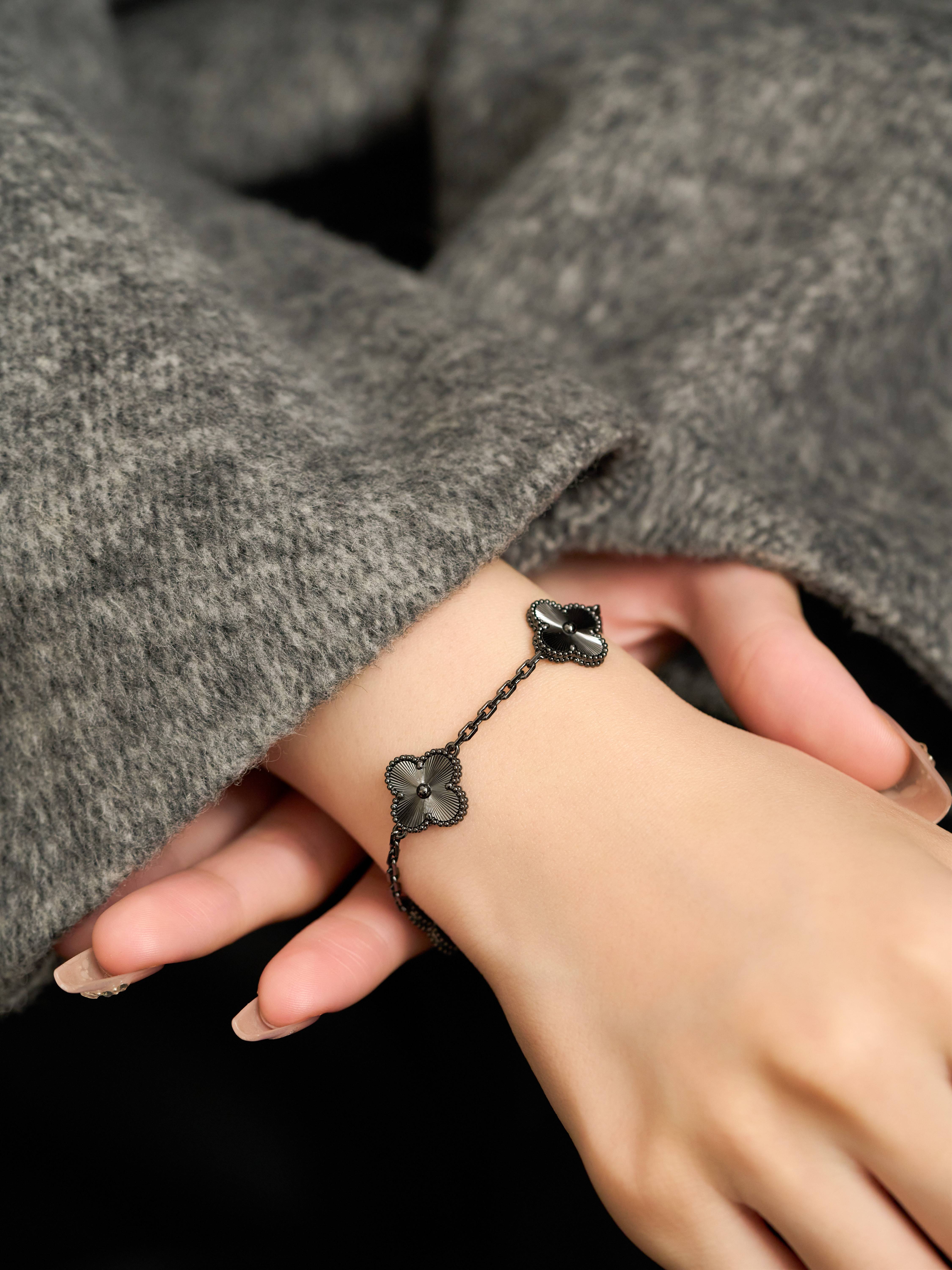 Van Cleef&Arpels Laser Five Flower Black Gold Bracelet