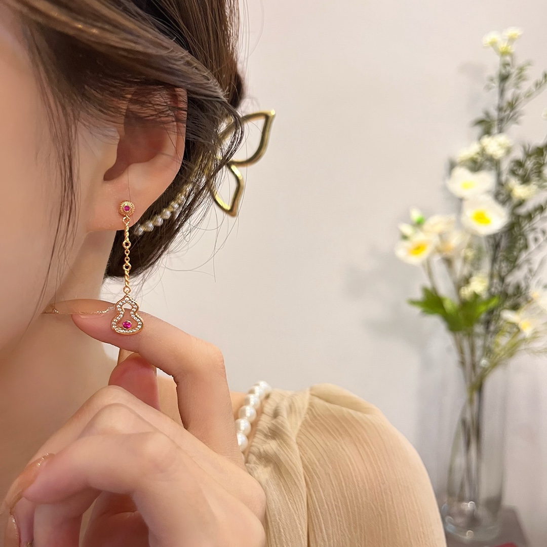 Qeelin Wulu Ruby Gourd Earrings