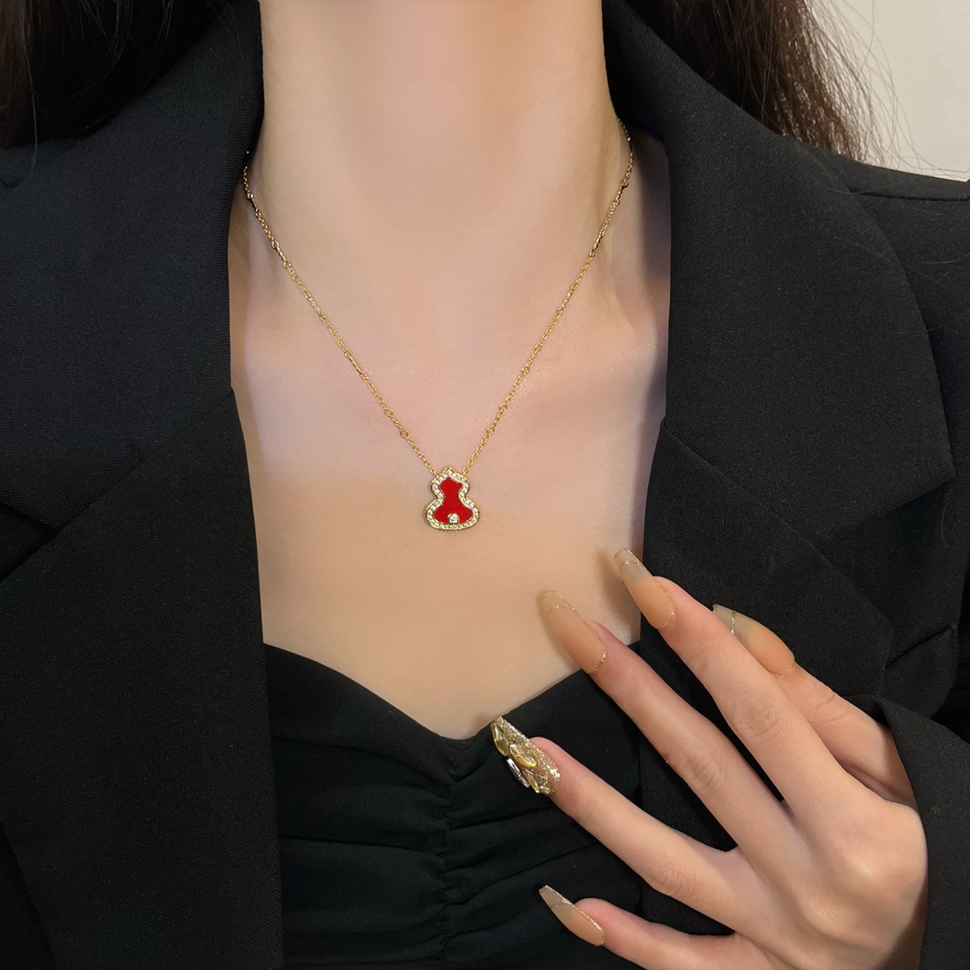 Brand new wulu red chalcedony necklace with diamond inlaid gourd in the middle