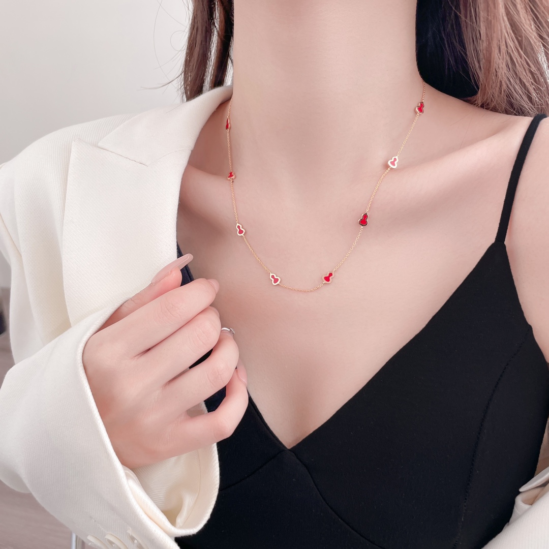 QE China Red 8 Gourd Necklace