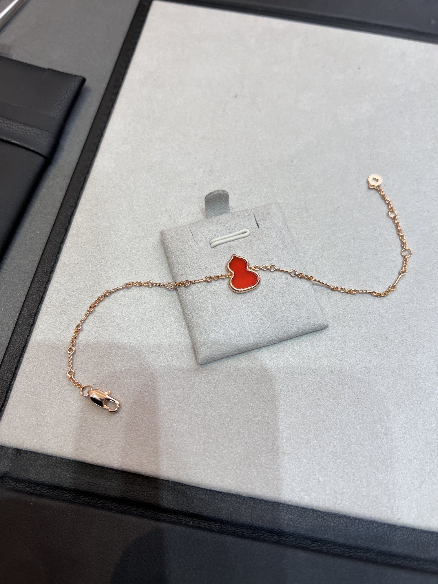 Qeelin Yuyi Red Agate Bracelet