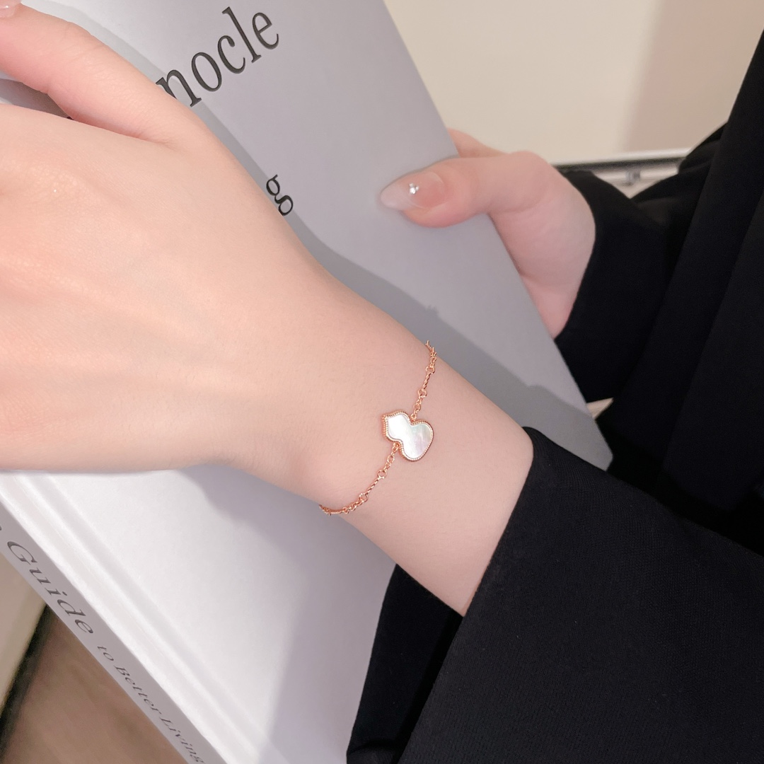 White shell gourd bracelet