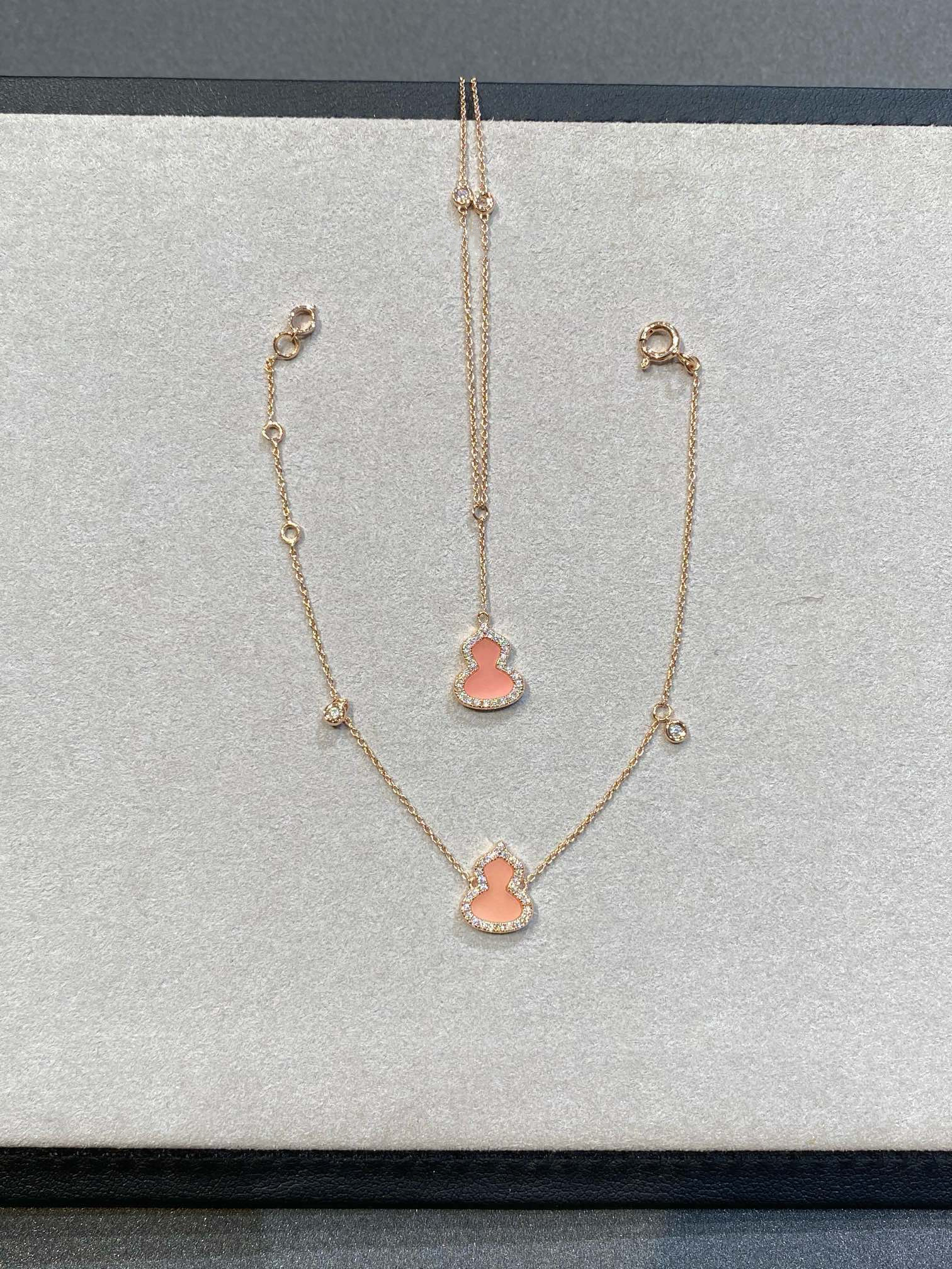 Qeelin Gourd Powder Opal Water Drop Diamond Bracelet