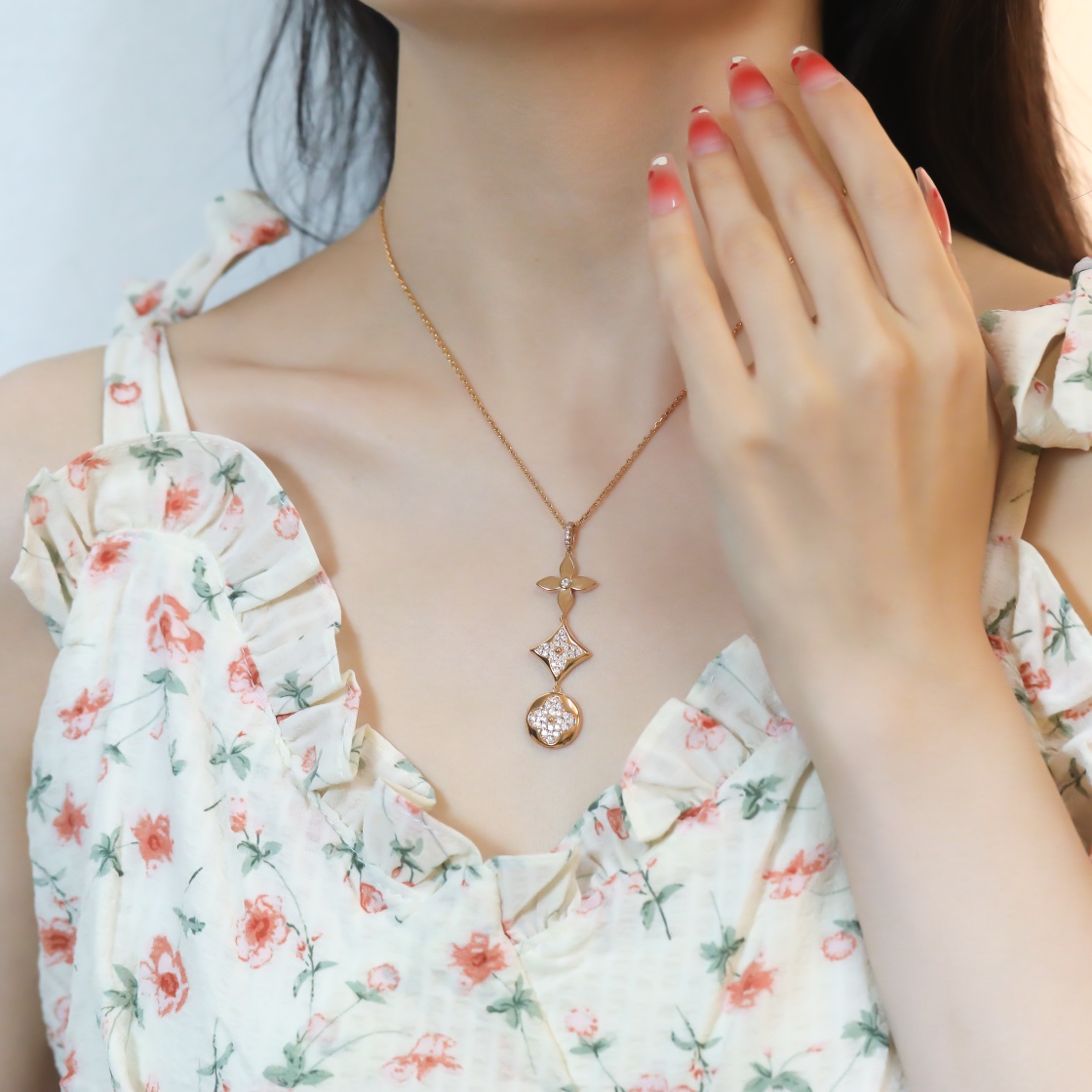 LV Classic Vintage Three Flower Diamond Set Necklace