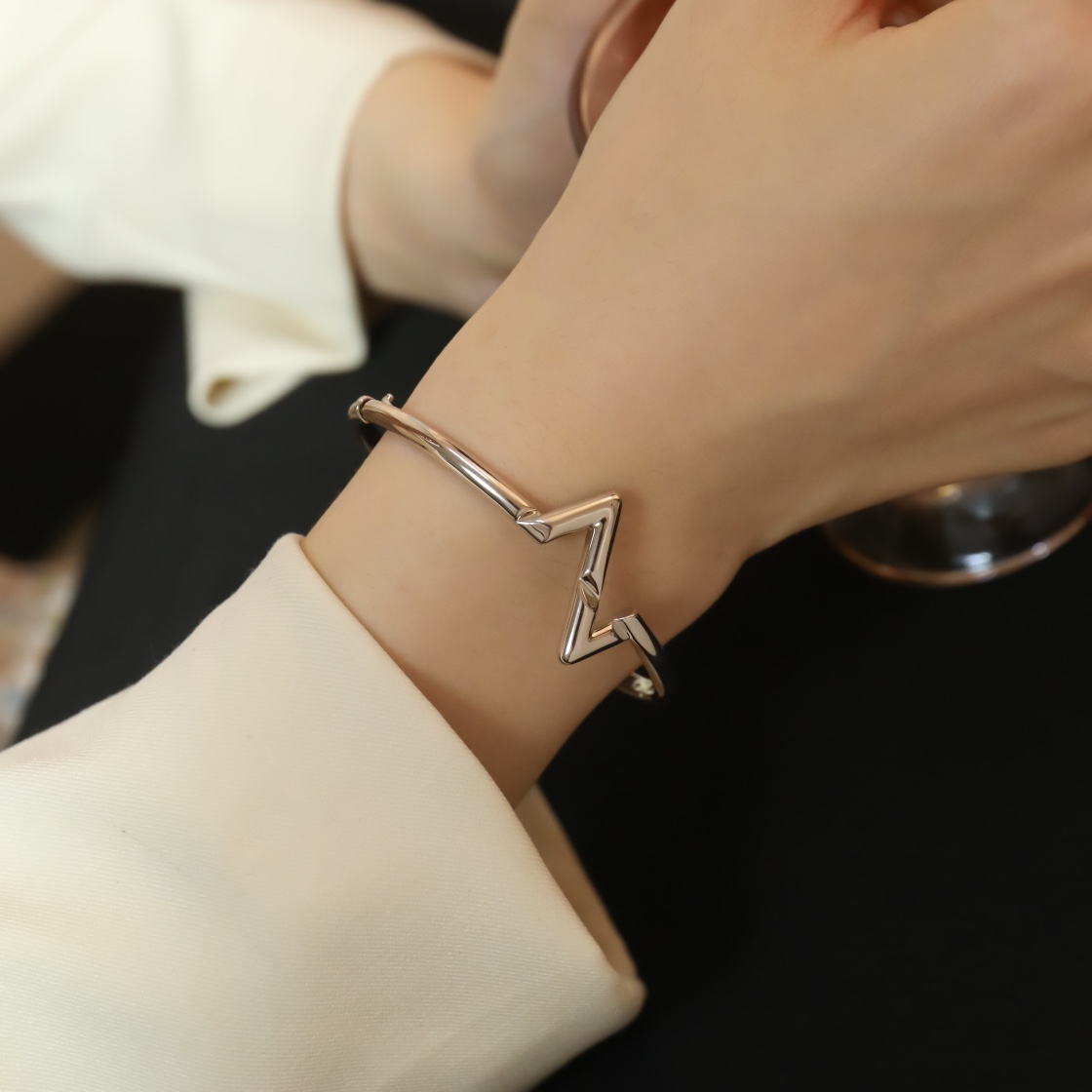  LV VOLT series diamond free bracelet