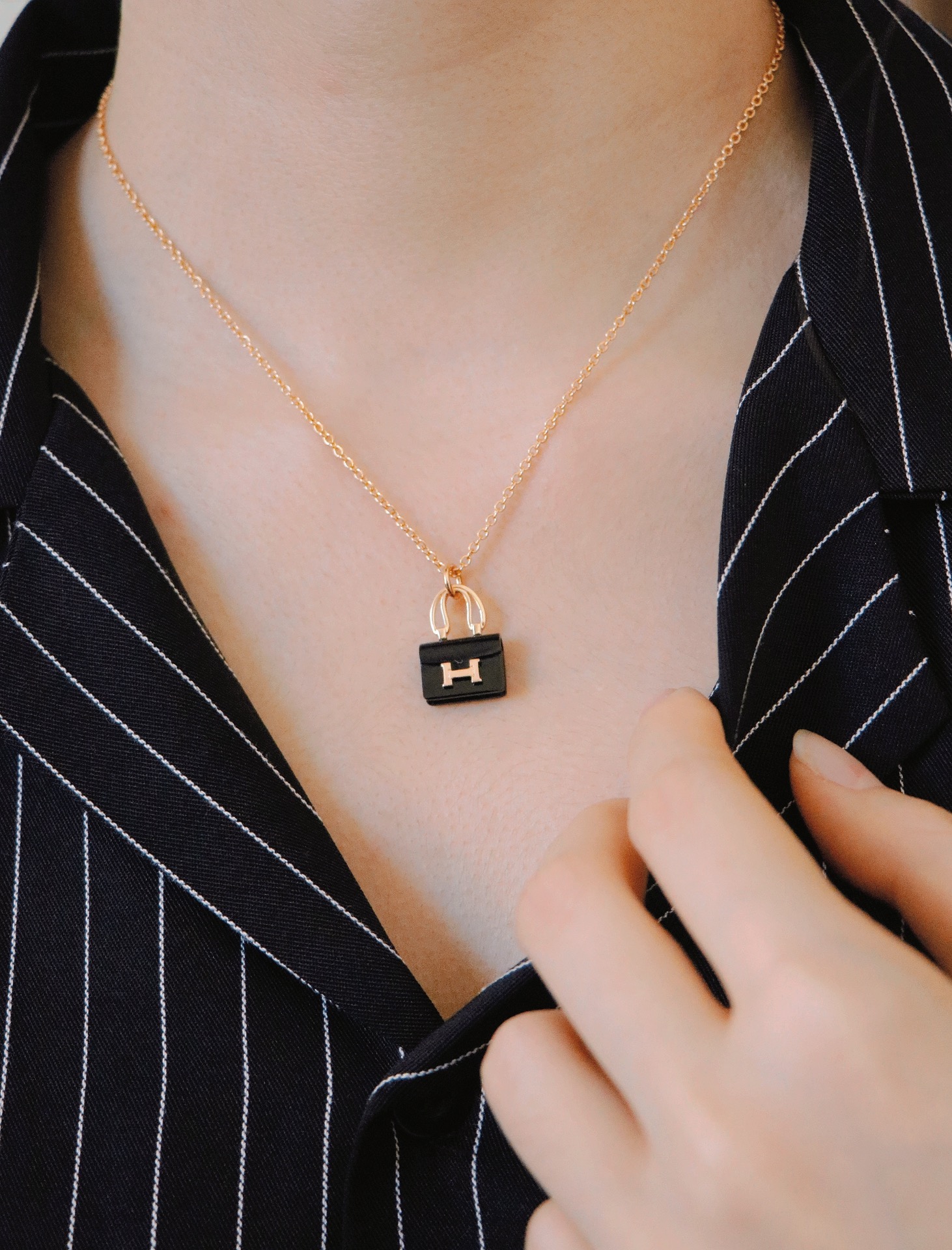 2022s New Black Jade Marrow Kangkang Bag Necklace