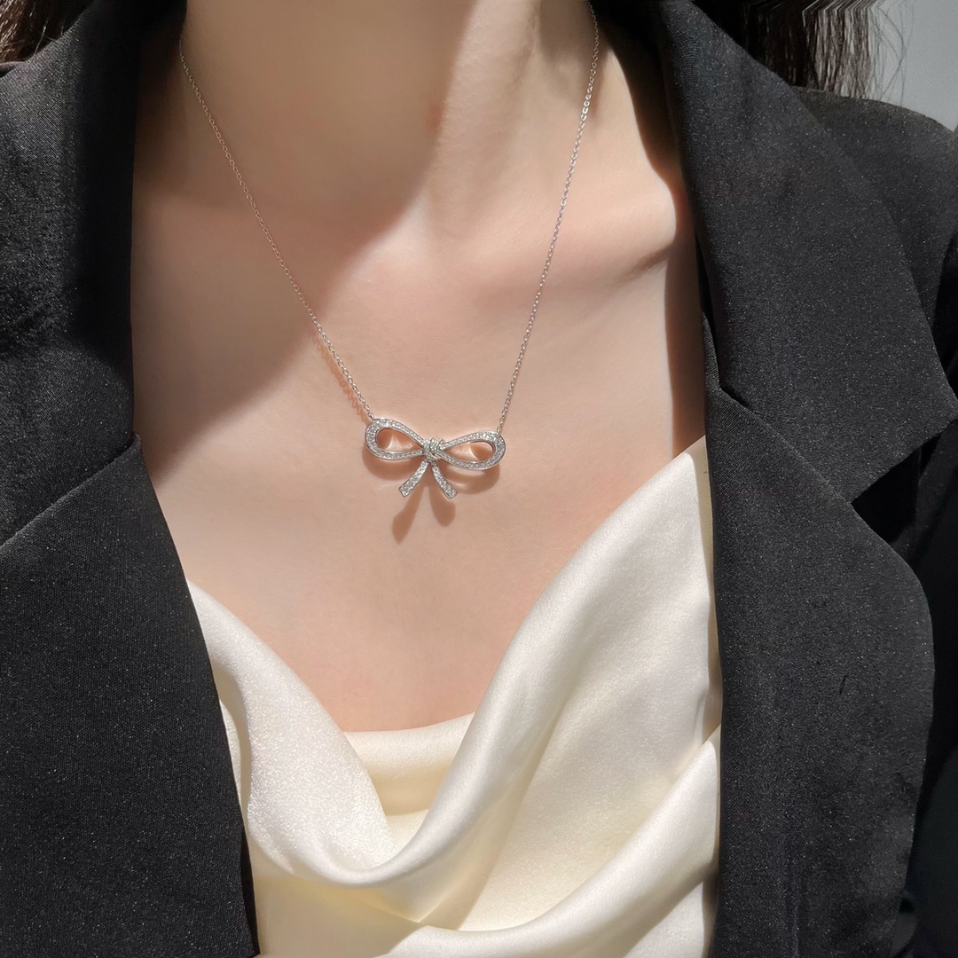 Graff Bow Bow 💎✨ Diamond necklace (colored white)