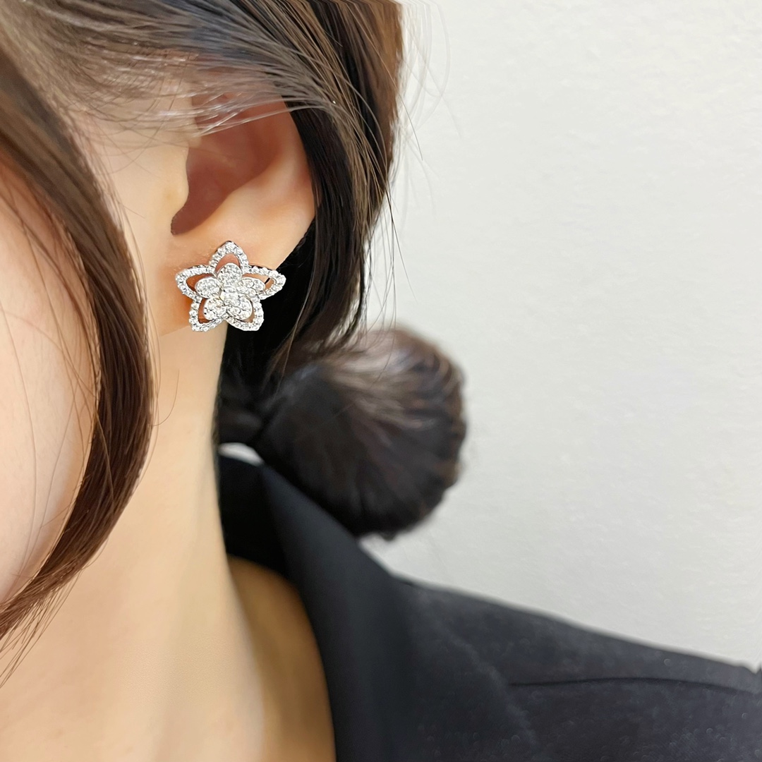 Graff/Wild Flower Single Flower Earrings