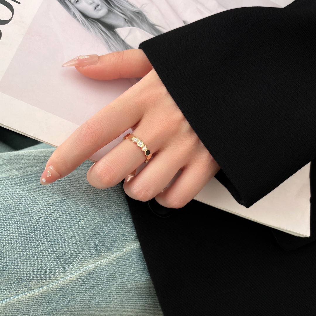 Honeycomb Wide Three Diamond Ring 4mm