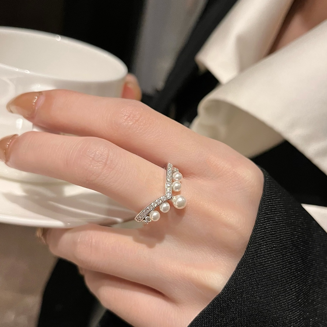 Jos é phine Coronation · Love Egret Pearl Ring (925 Silver)