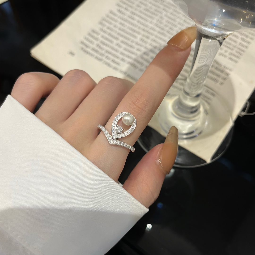 Josefine 60-point Pearl Ring (Color White)