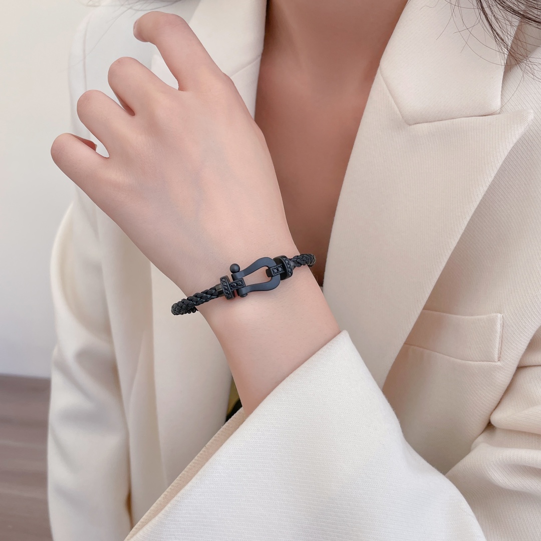  10 degree diamond matte black buckle bracelet (large size)