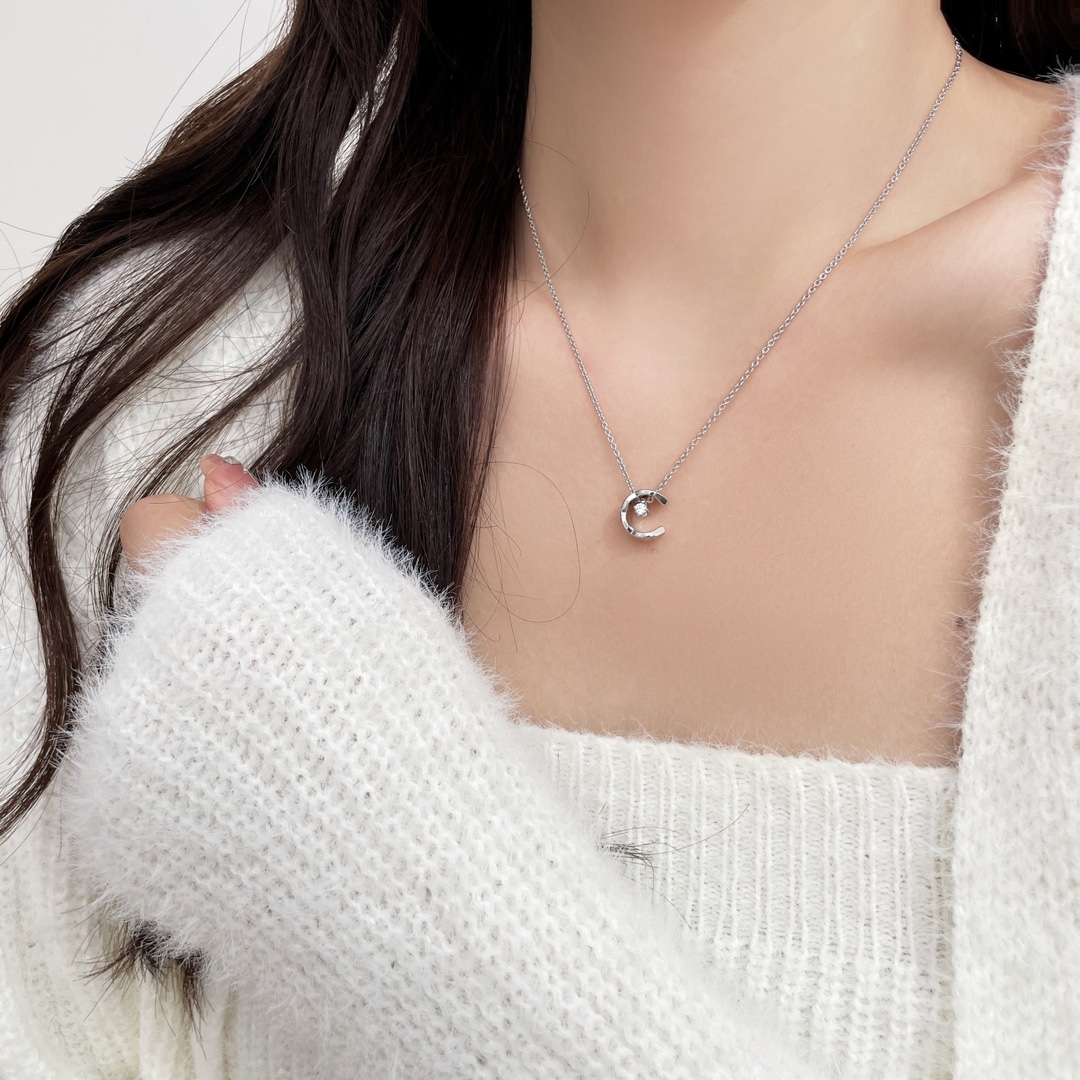 New CoCo CRUSH diamond necklace with diamond grid