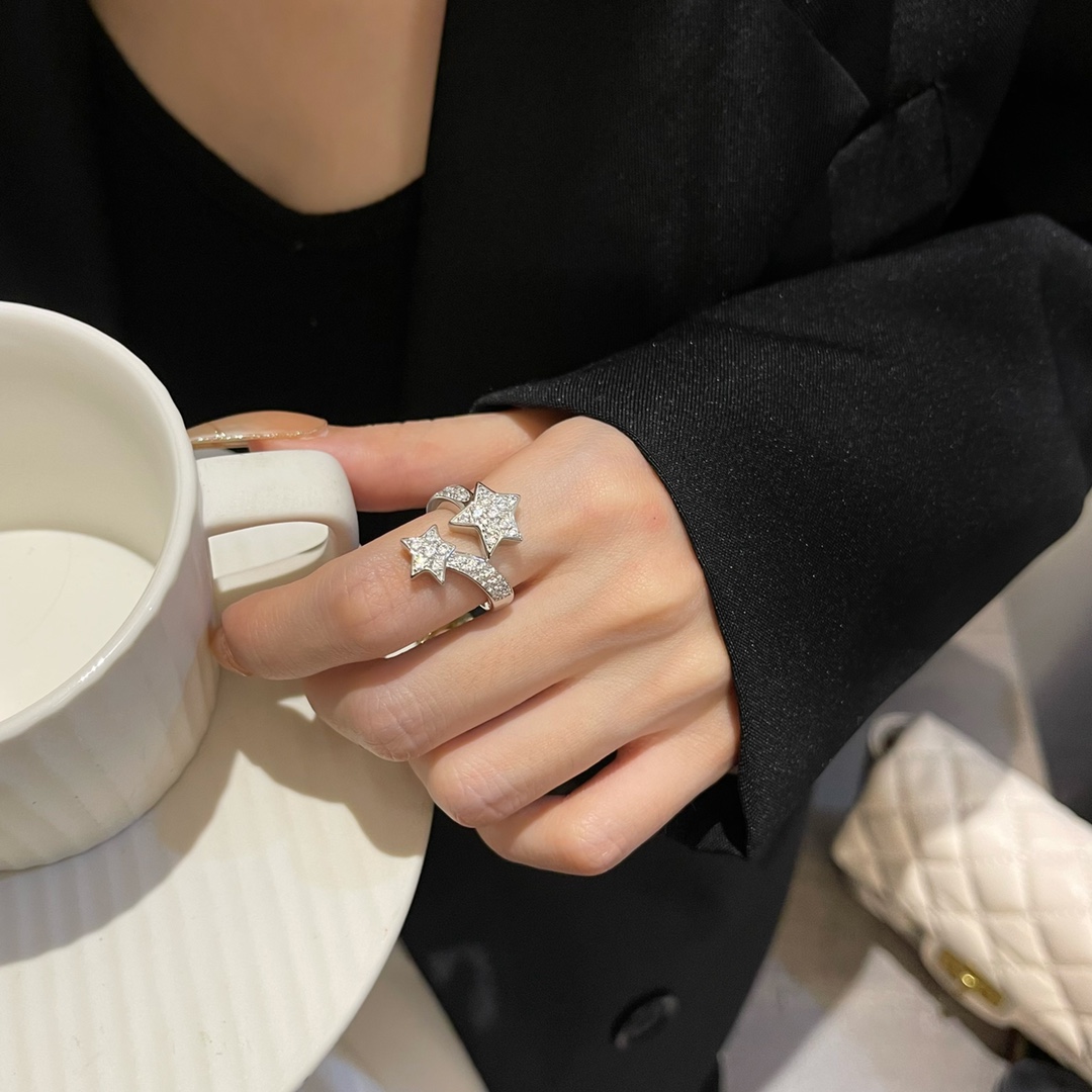 CHANEL COMETE Comet Ring (Color White)