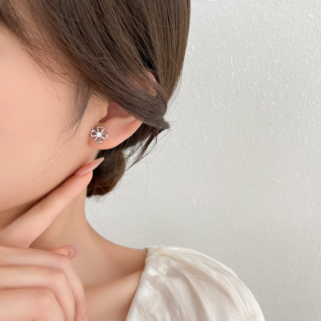 Fiorever Singing Blossoms Ear Nails