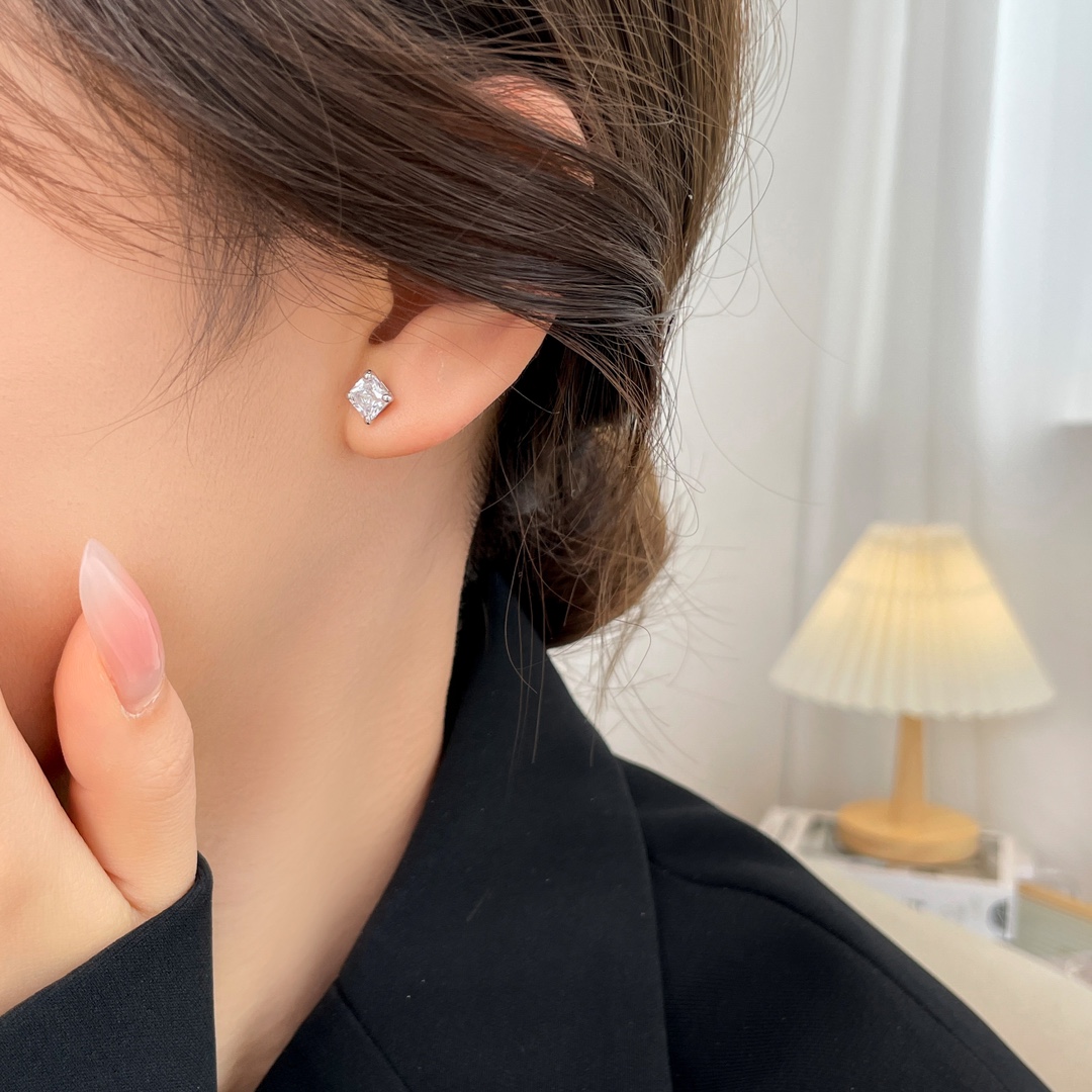 GRIFFE Princess Square Earrings