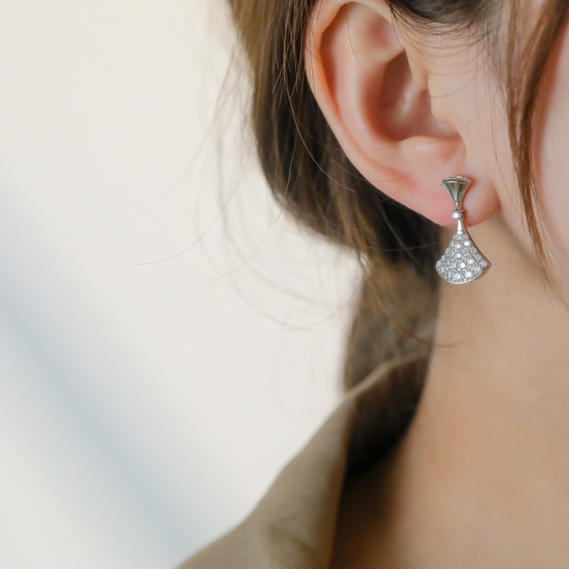Diagonal full diamond small fan earrings