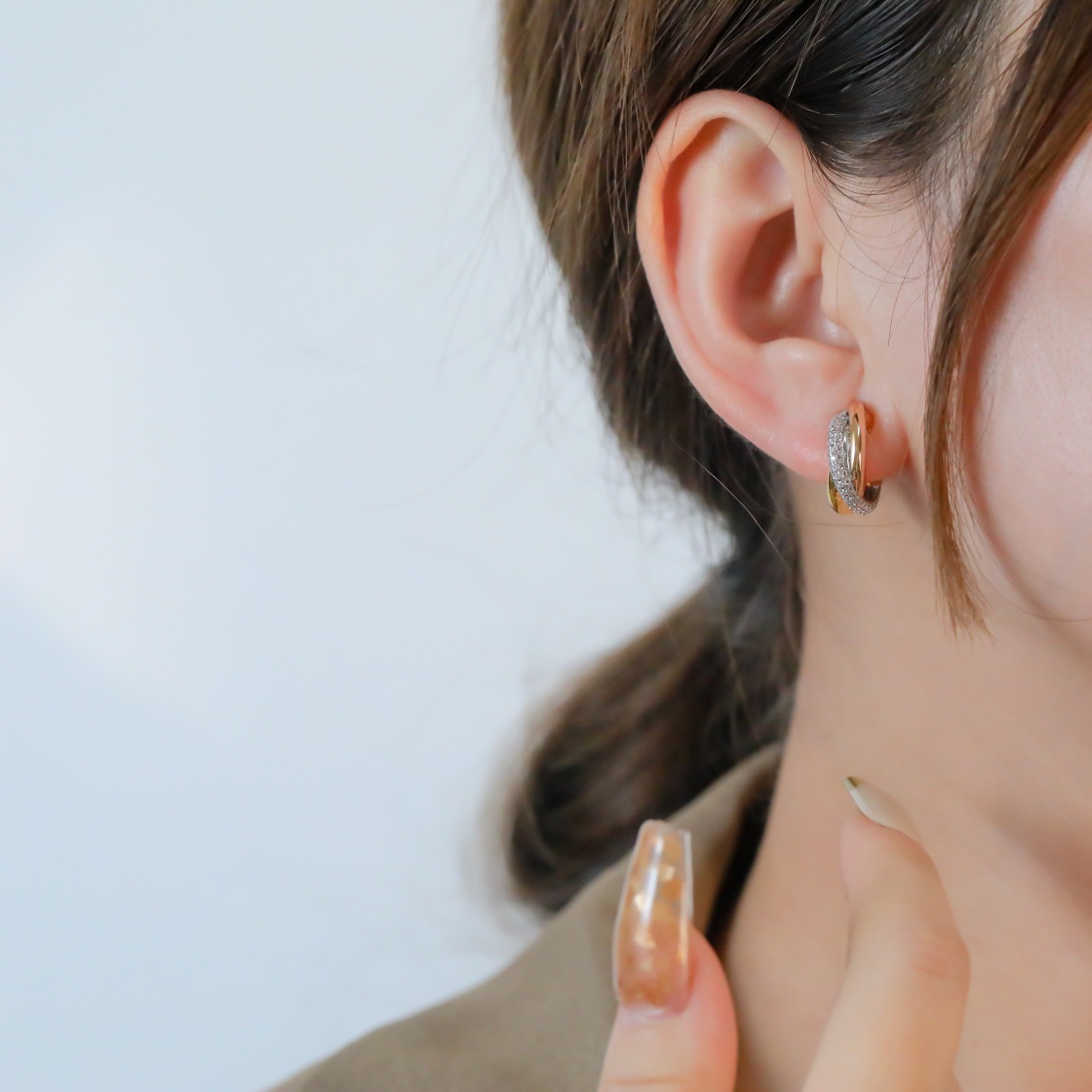 Trinity tricolor earrings with diamonds