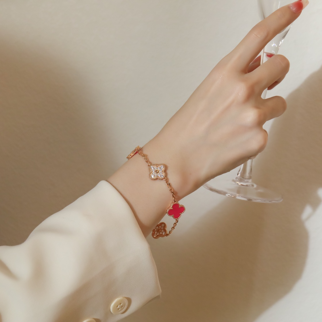 Interdiamond Pink Five Flower Bracelet