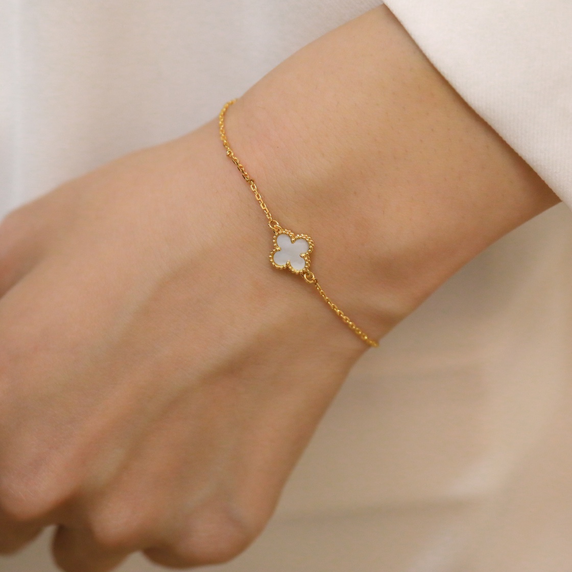 White Beimu Mini Single Flower Bracelet