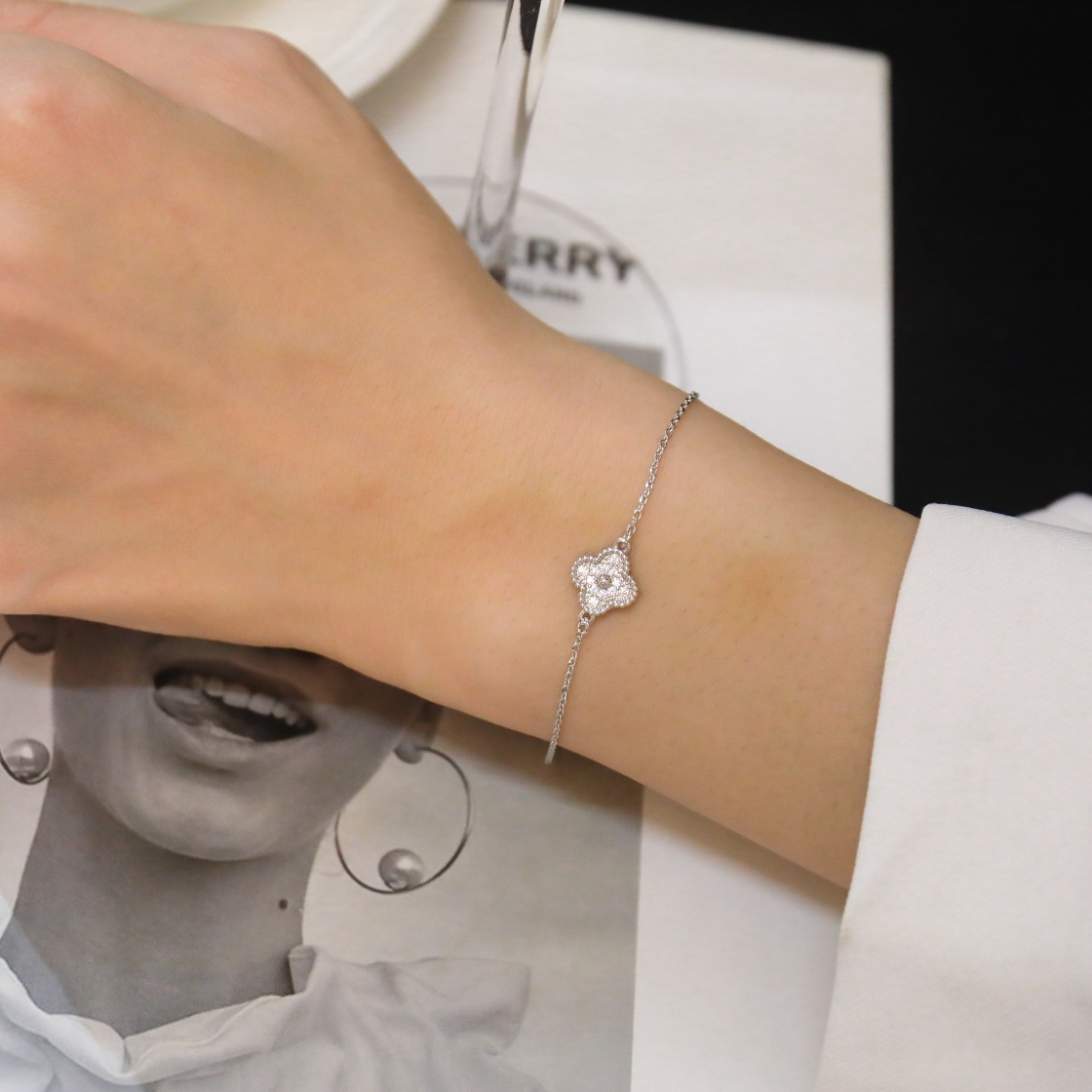 Full Diamond Mini Single Flower Bracelet