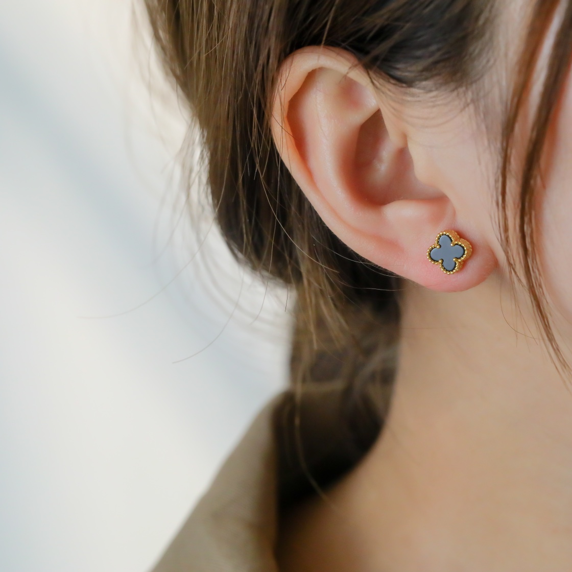  Clover Mini Earnail Black Agate