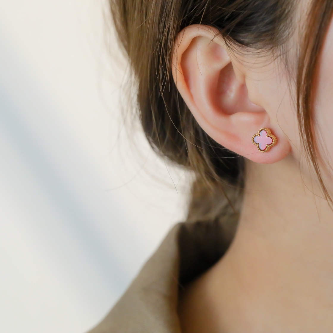 Clover Mini Earnail Ruby