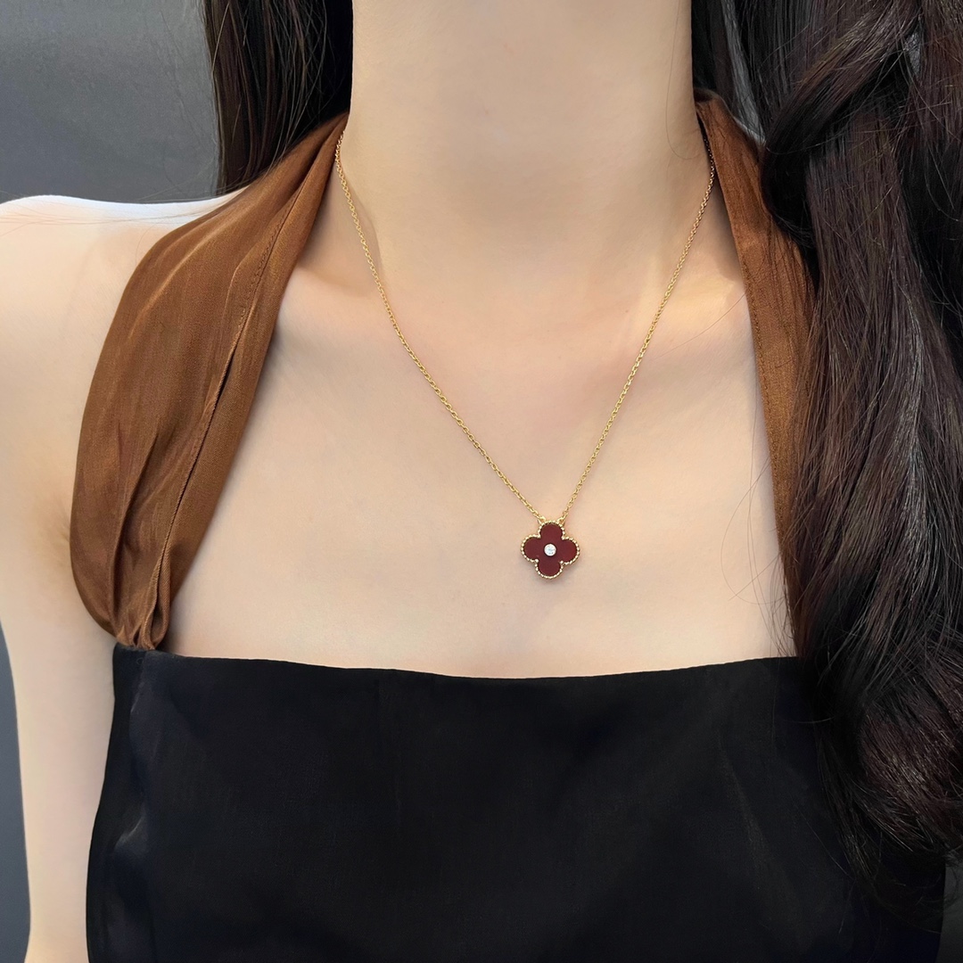 Classic single flower diamond inlaid ruby necklace