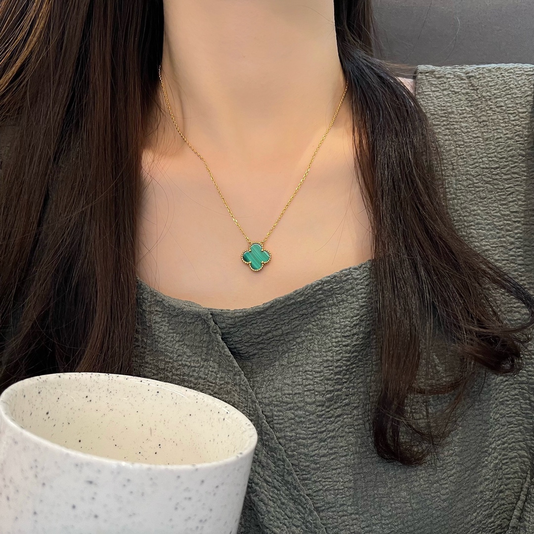  Classic single flower peacock stone necklace