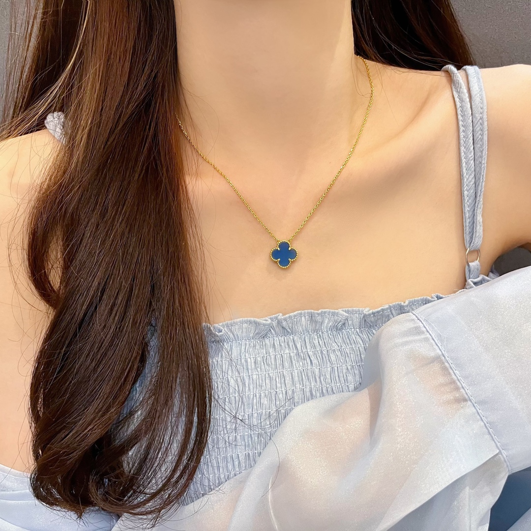 Classic single flower blue chalcedony necklace